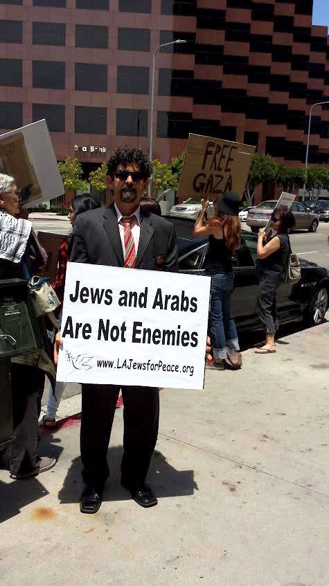 Jordan Elgrably protesting in front of the Israeli consulate. Photo by Elana Golden.