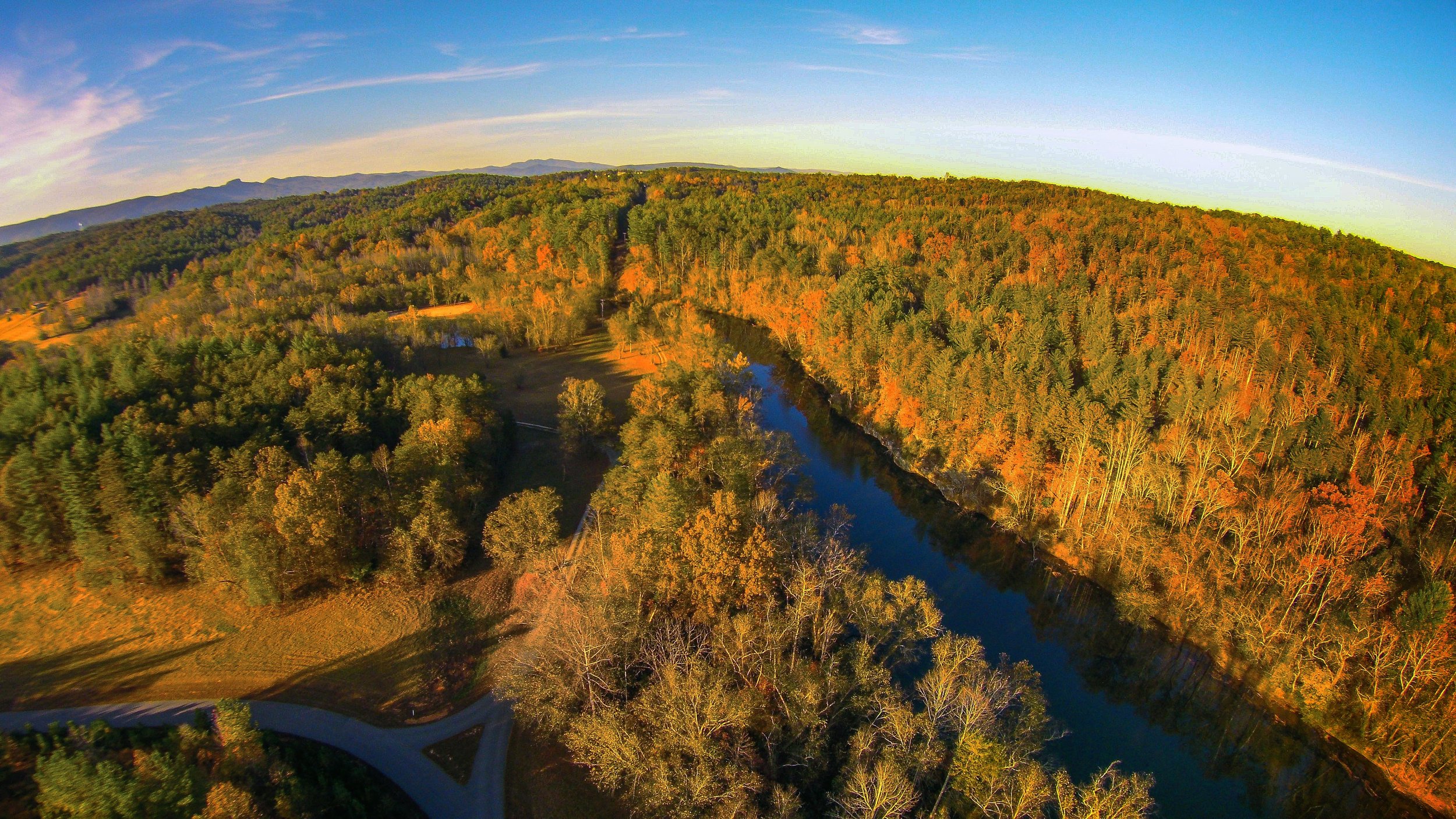  Aerial view of the bend in the Catawba River around CRC. 