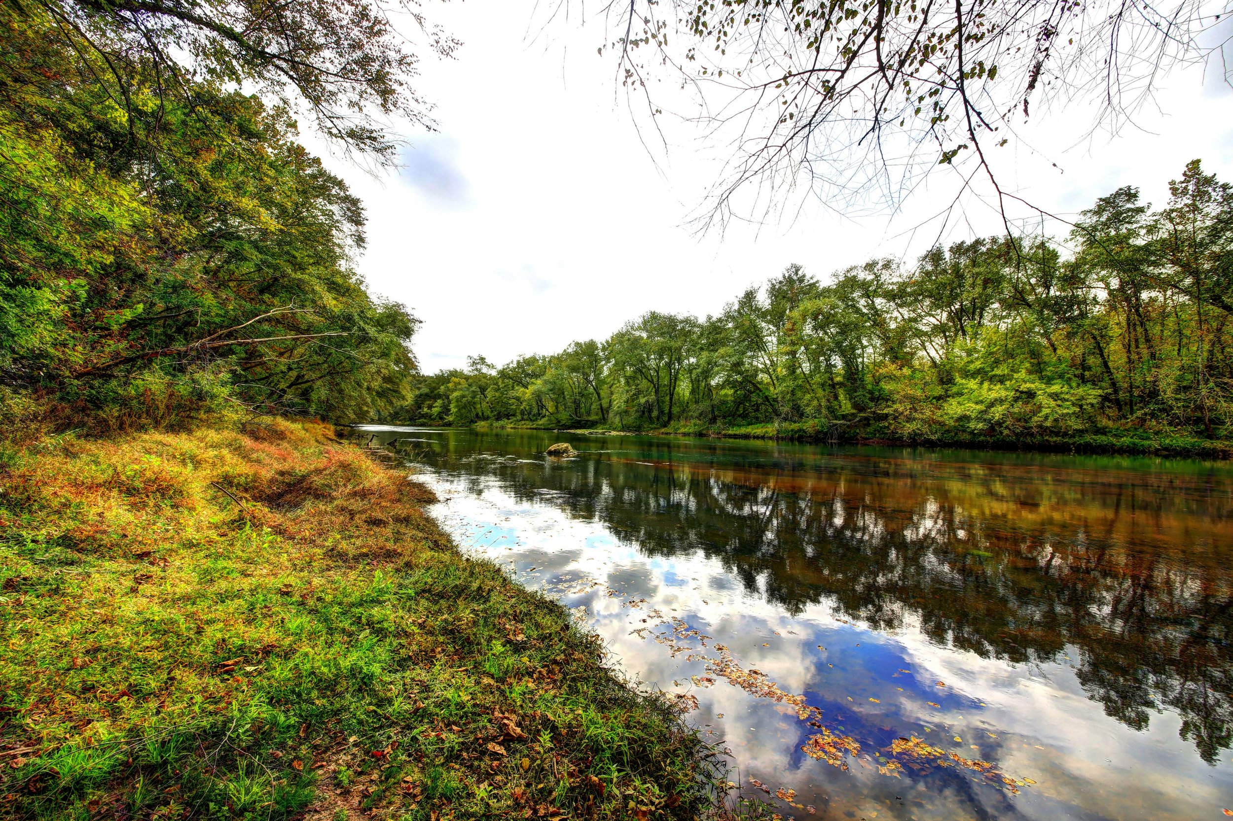  Enjoy the pure, clean waters of the Catawba River Club. 