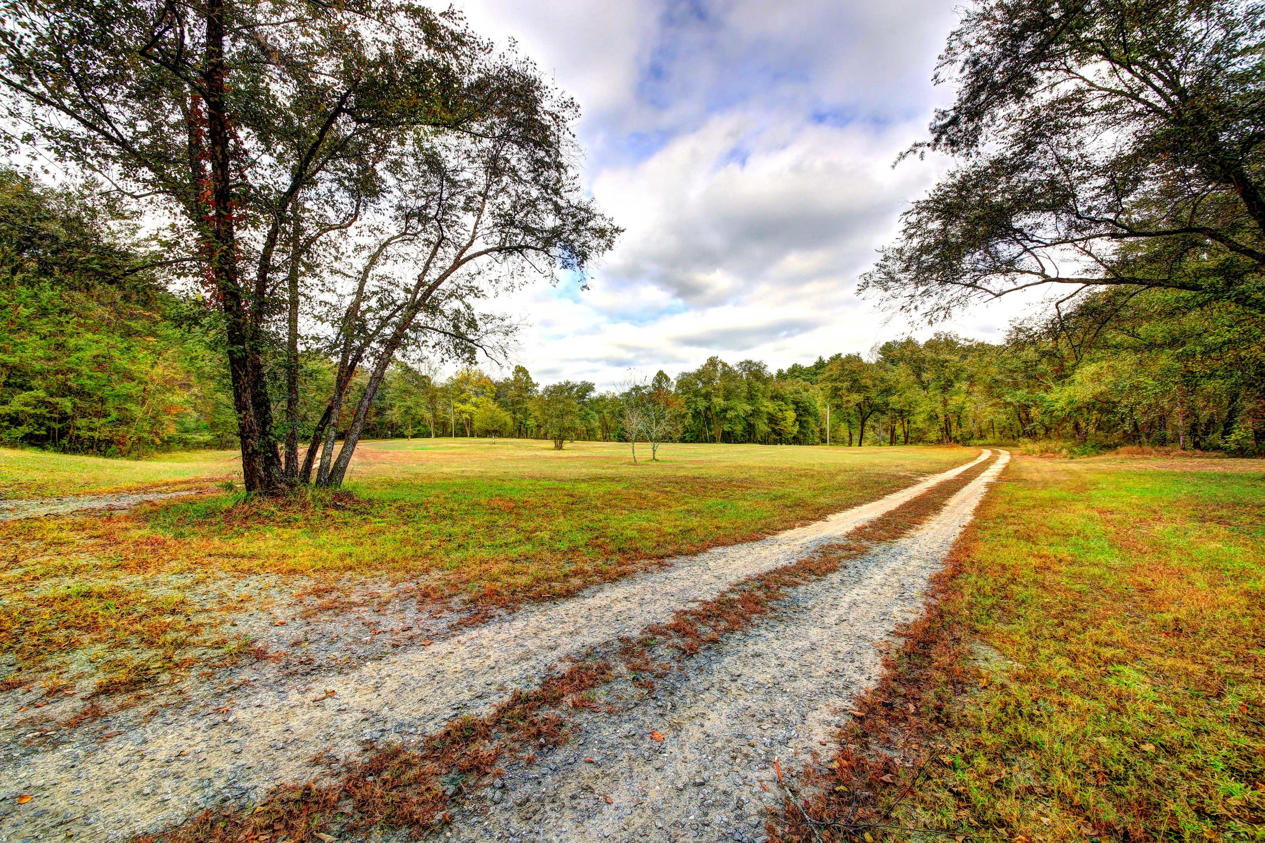  Catawba River Club residents have miles of trails and roads for hiking and walking. 