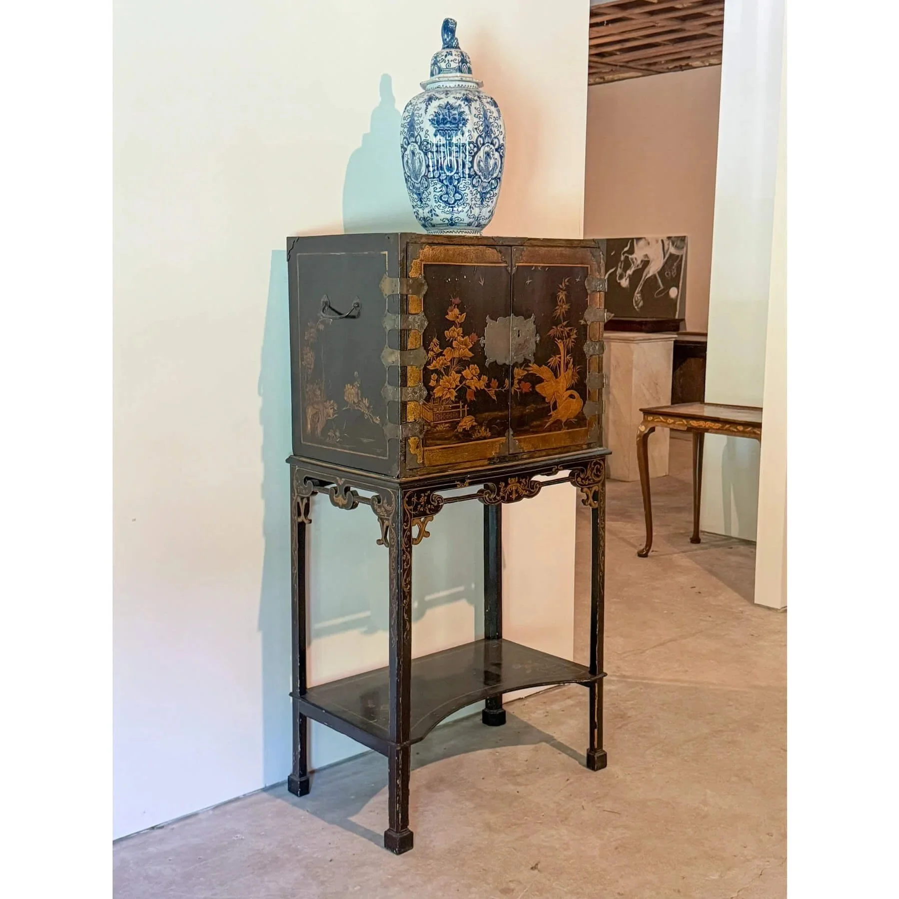 2670_lacquer-chest-on-stand-site.jpg