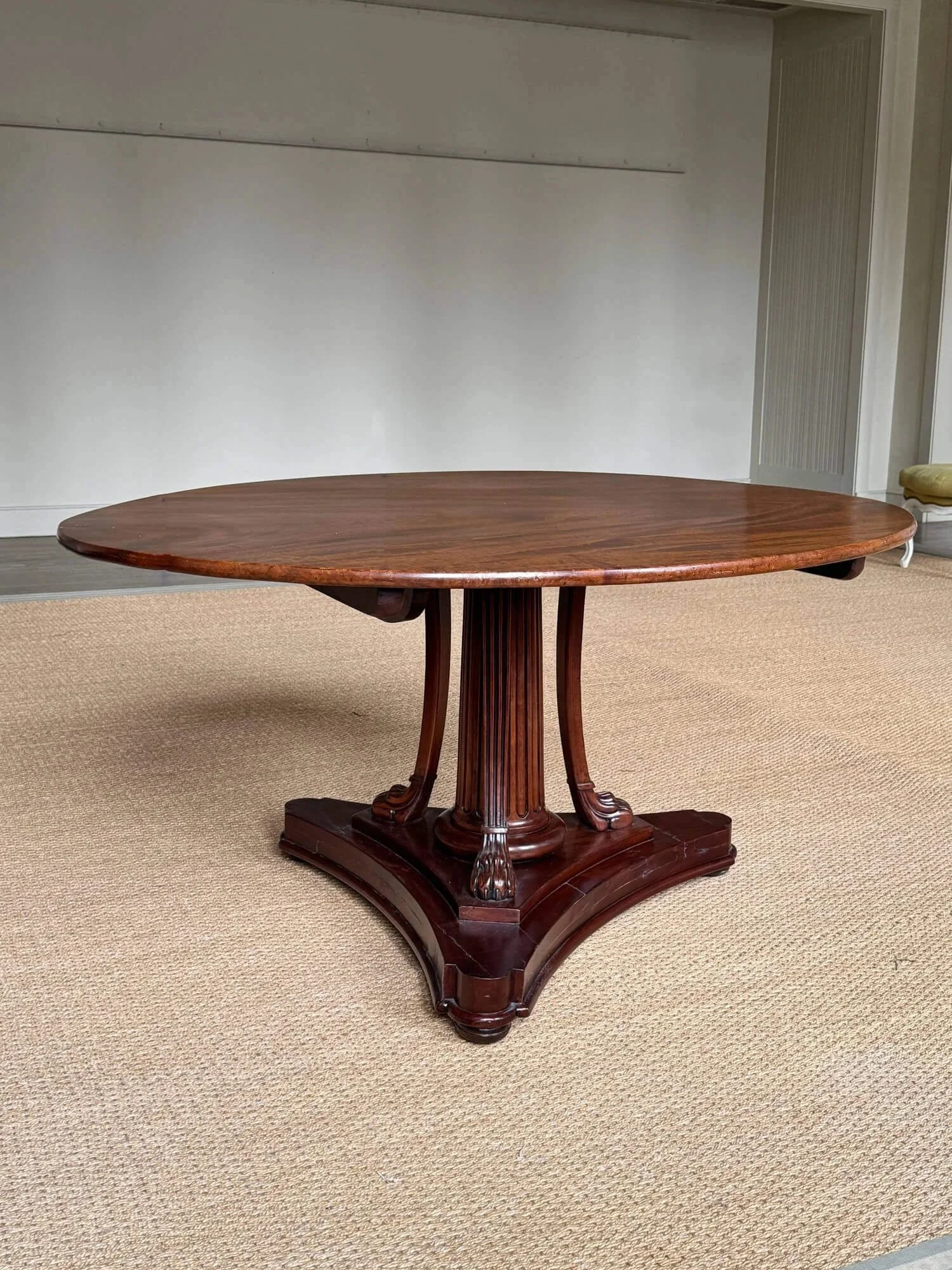 Restauration Mahogany Oval Center Table
