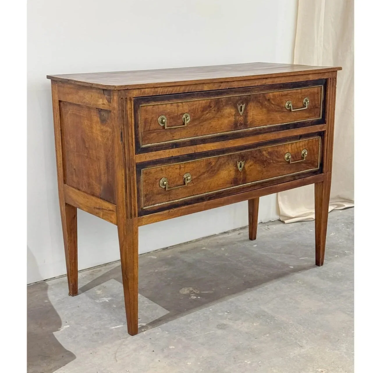 3008_commode-site.jpg
