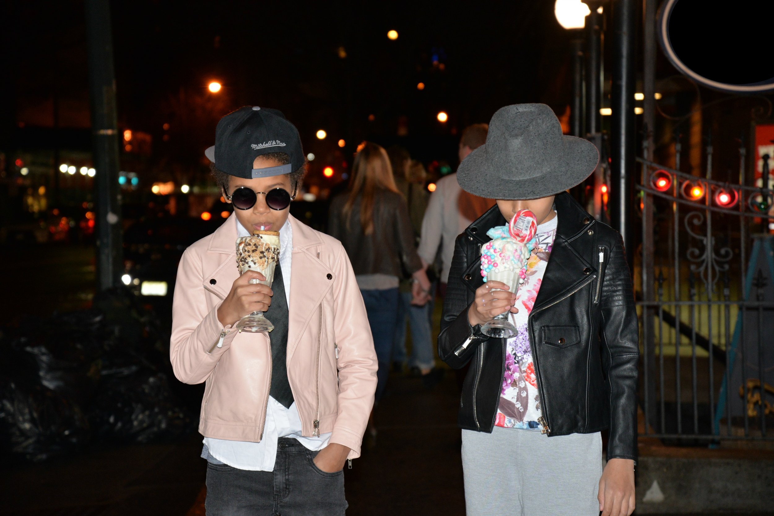 TYLER : MOLO Jacket and Jeans // DR. MARTENS BOOTS TRISTIN : MOLO Shirt, jacket and pants // PUMA Sneakers// ZARA hat