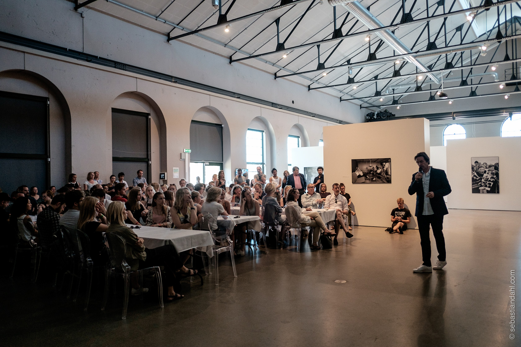  Åpning av utstillingsturné med bilder av den svenske fotografen Torbjörn Andersson, i Hydrogenfabrikken. Foto: Sébastian Dahl  