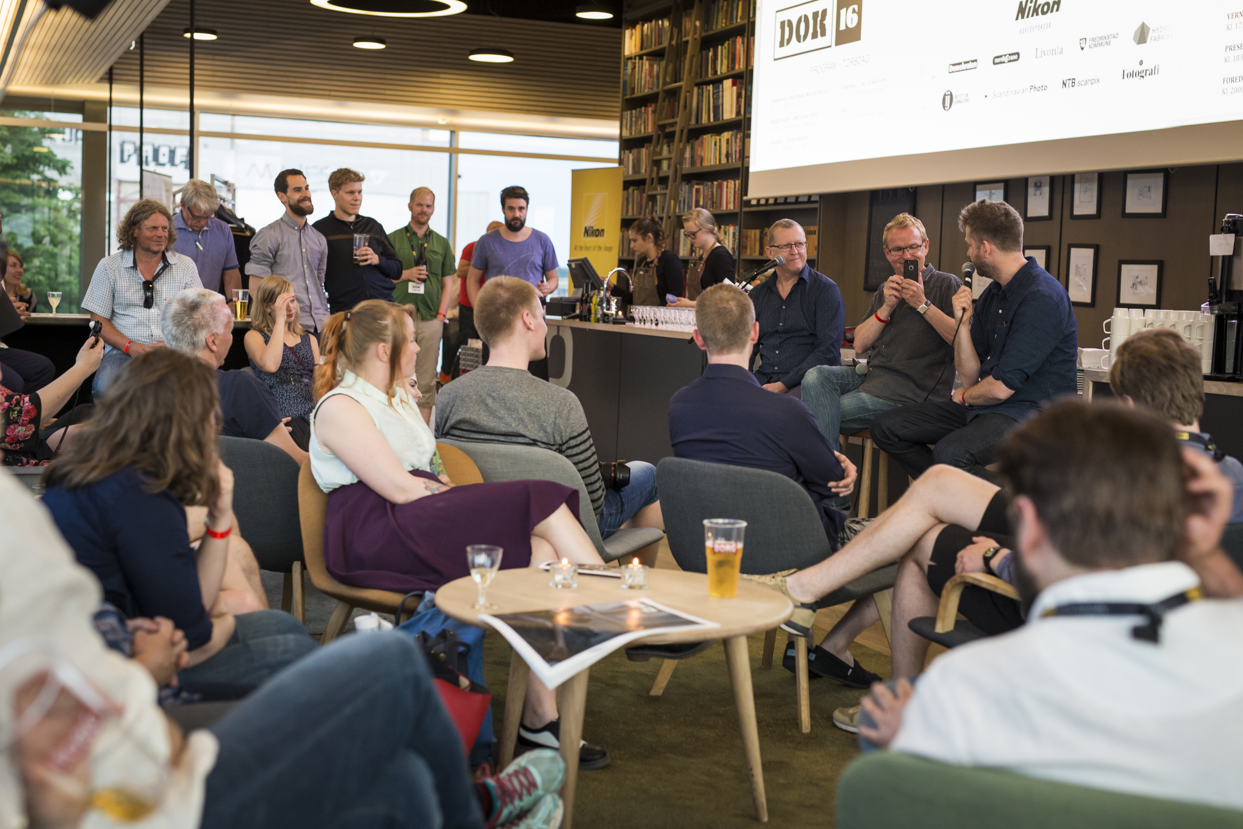  Q&amp;A med Helge Skodvin og Jacob Ehrbahn i Litteraturhusets bar. Foto: Kristine Lindebø&nbsp; 