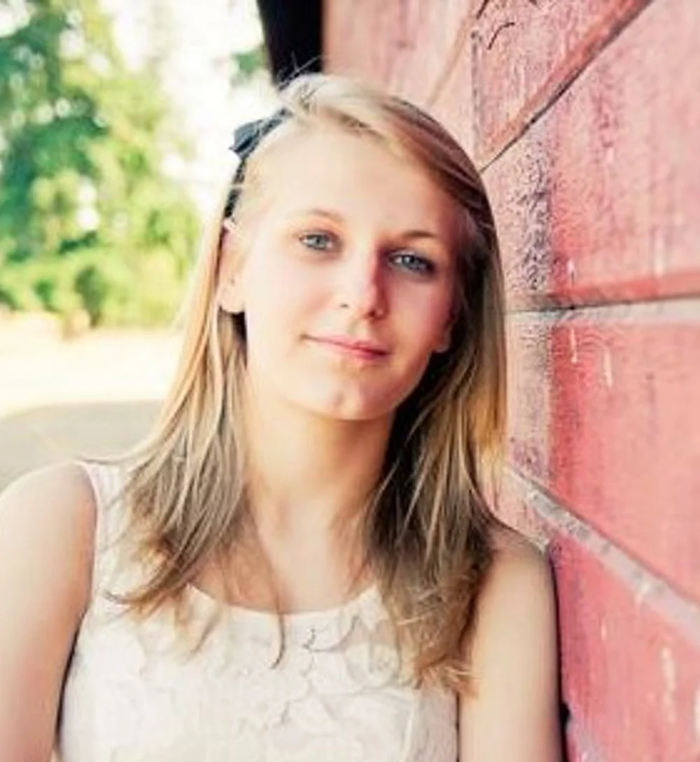 LAUREN BURGE project manager