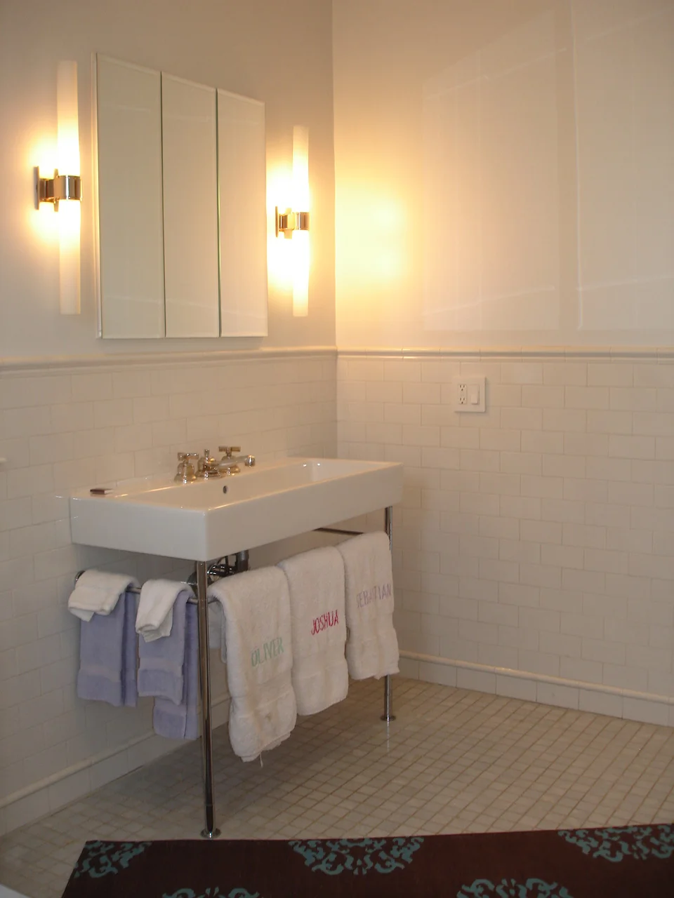 hallbath.jpg