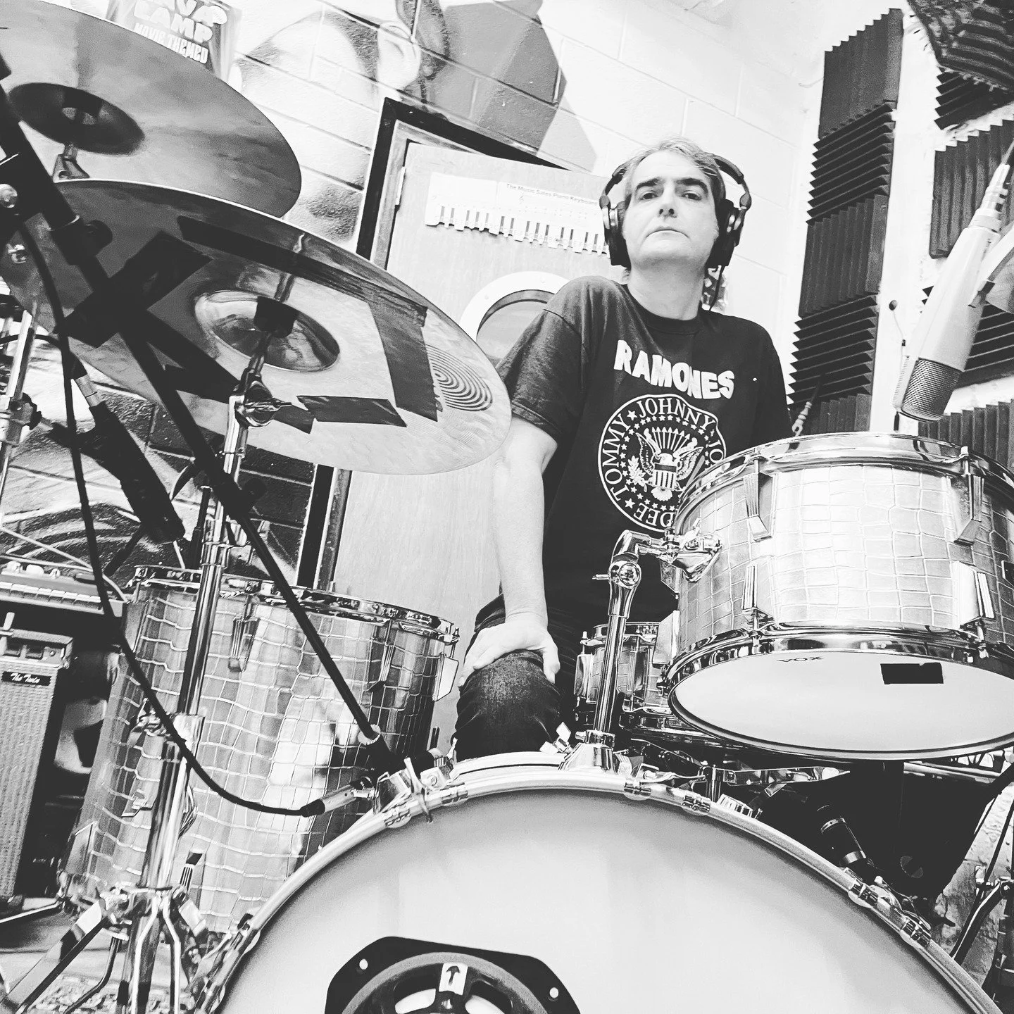 Cracking tracking sesh with @the_hangland at the w/end!🥁🔥
@selimnetnub 
#musicproducer #musicproduction #recordingstudio #audioengineer #studiolife #newmusic #mixing #mastering #DripDryProductions #peterboroughmusic