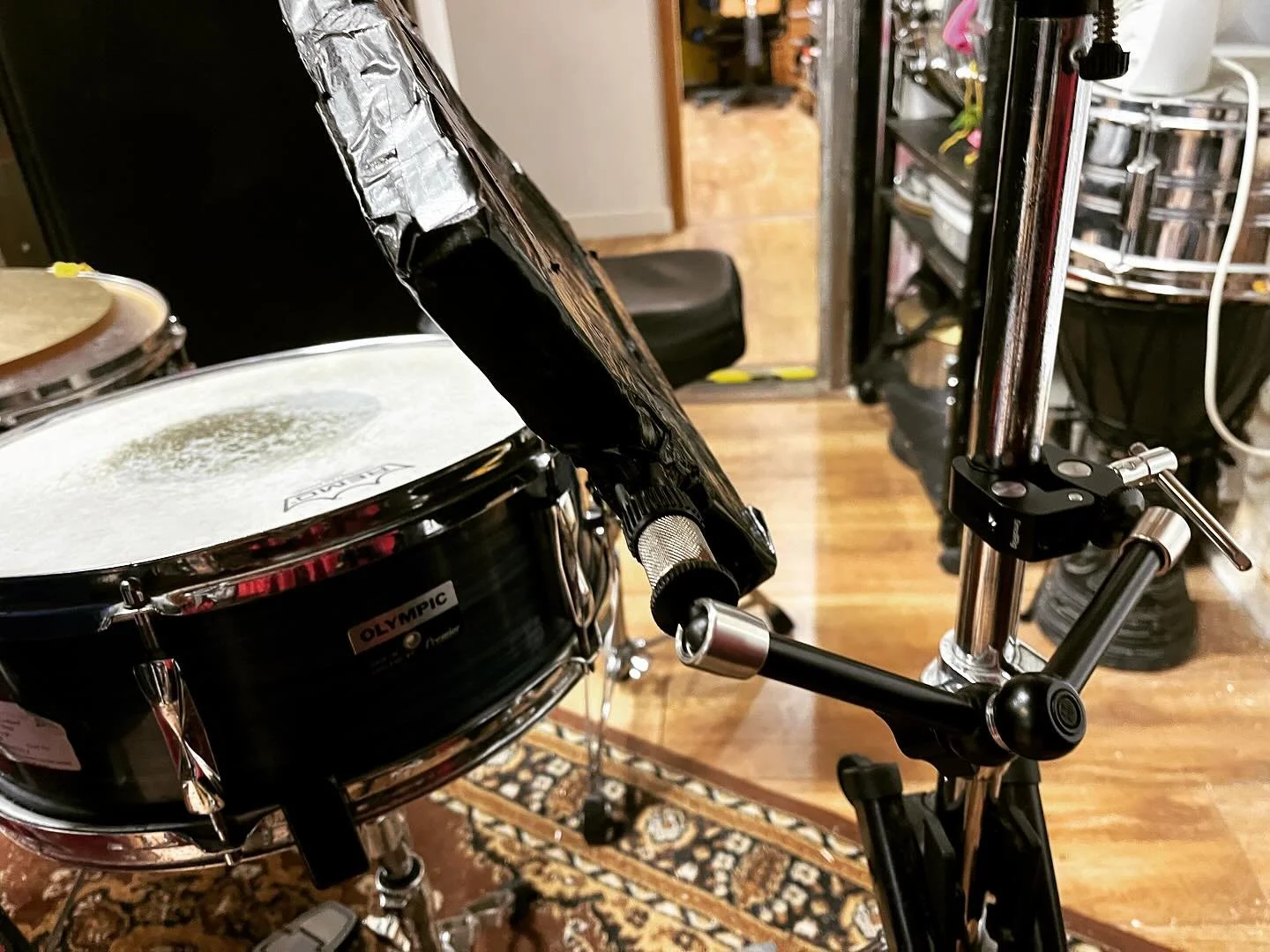 Me new snare<hi-hat bleed invention using a Smallrig clamp@system and some polystyrene&hellip;needs to@be refined 💥🎧