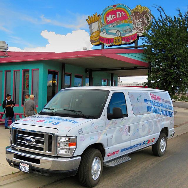 Mr D'z! Our guide Jim Conkle once brought Oprah here, where she enjoyed "the best root beer float ever". Burgers, shakes, and friendly faces. This is what Route 66 is all about. Thanks for your support! #saveroute66