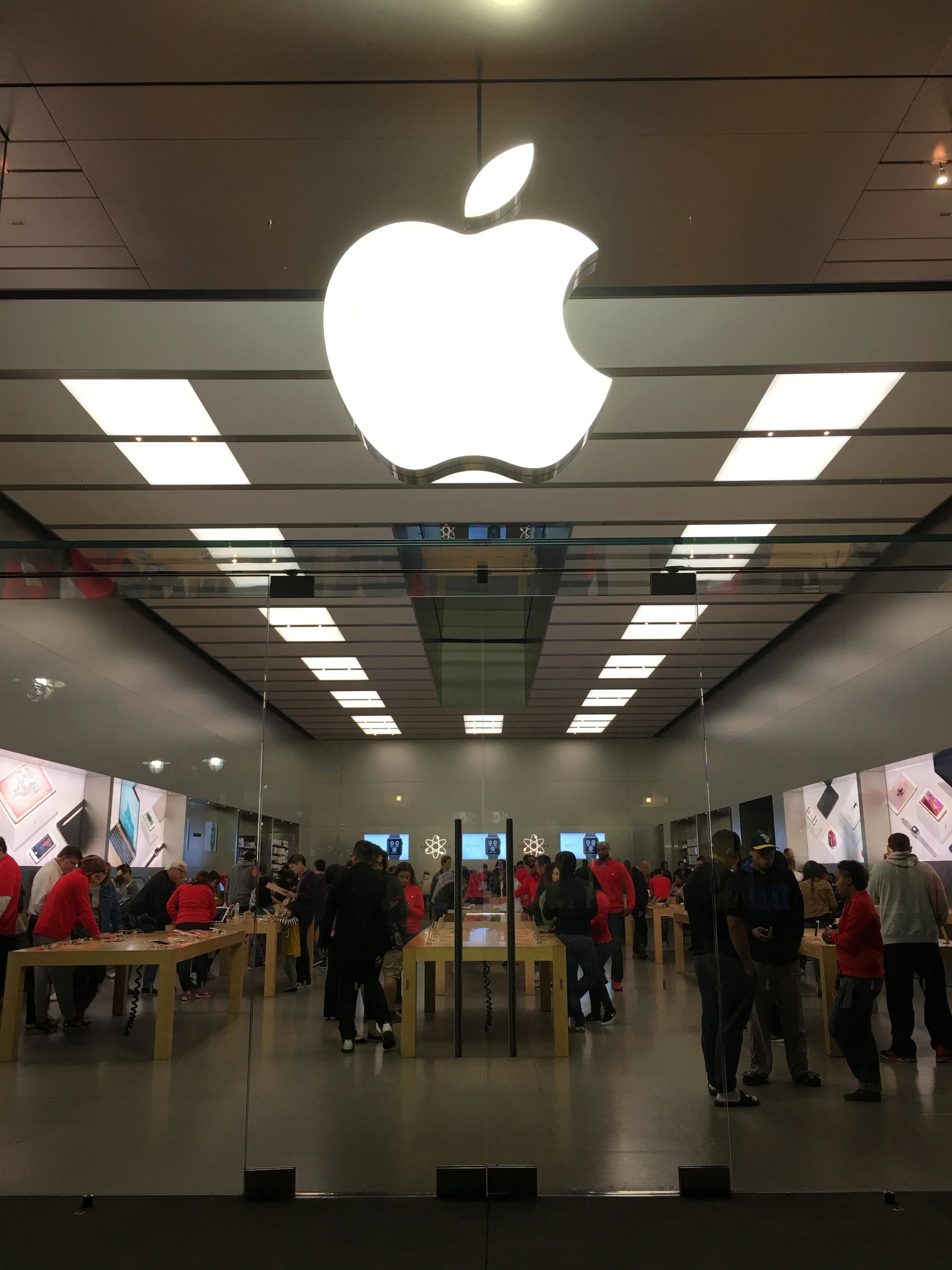 Apple Store in Southern California 11/13/2015