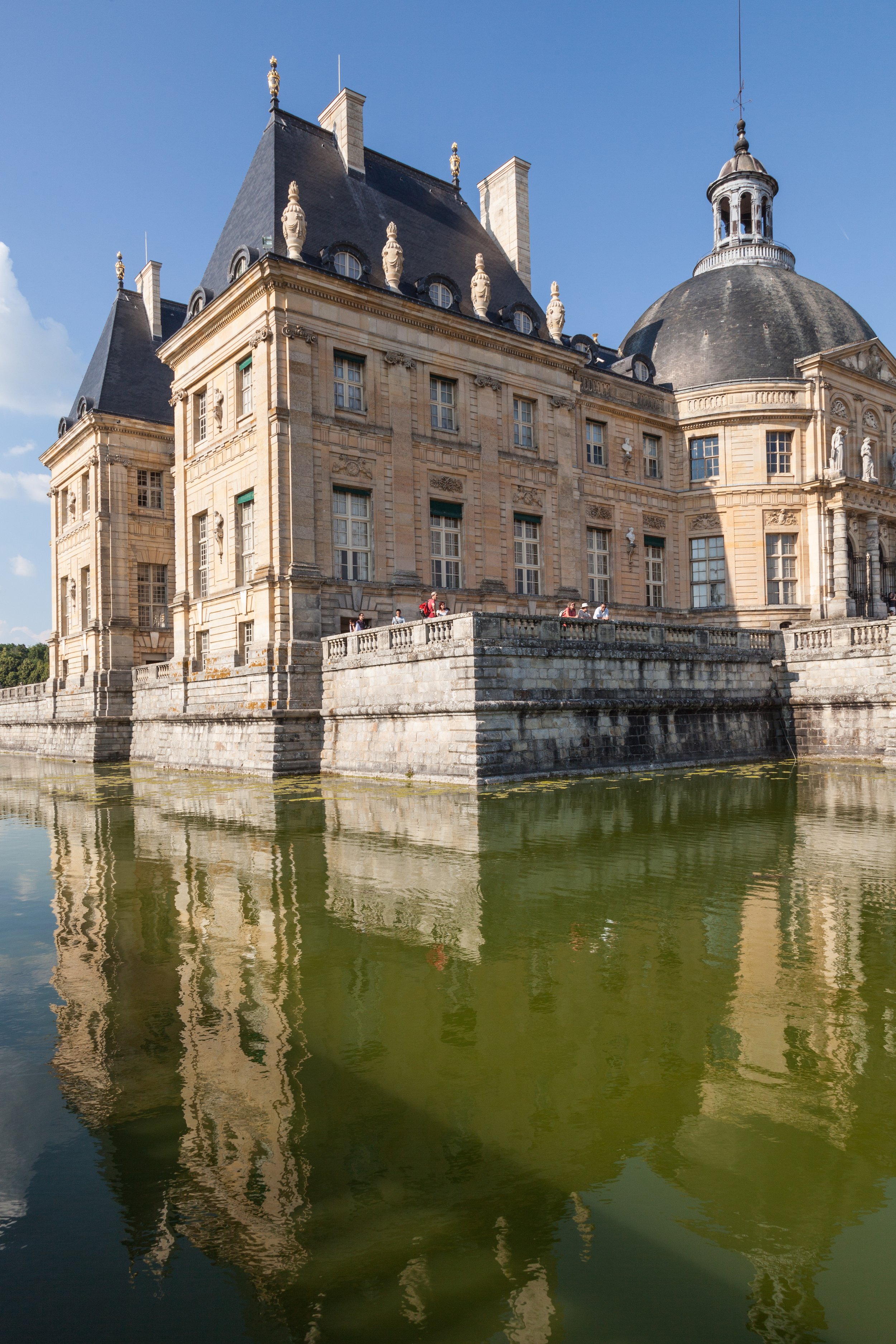 château de vaux le vicomte Depositphotos_64675531_XL.jpg