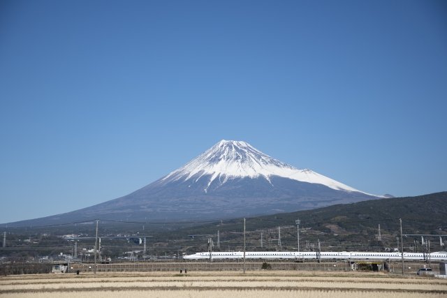 Fuji and shinkansen.jpg