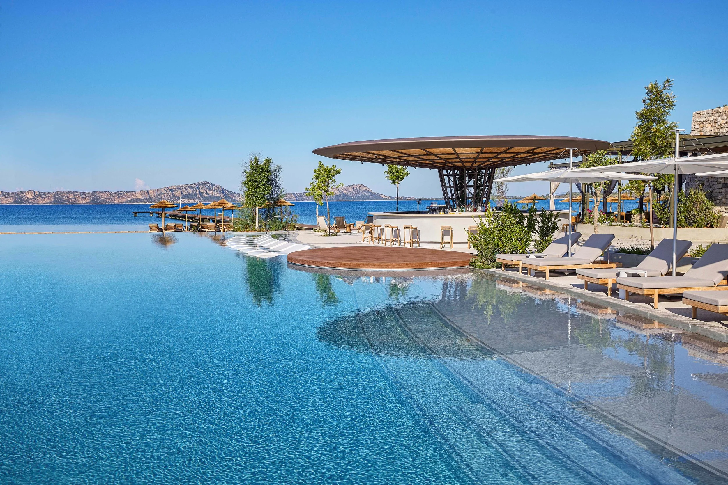 W Pool and Bar