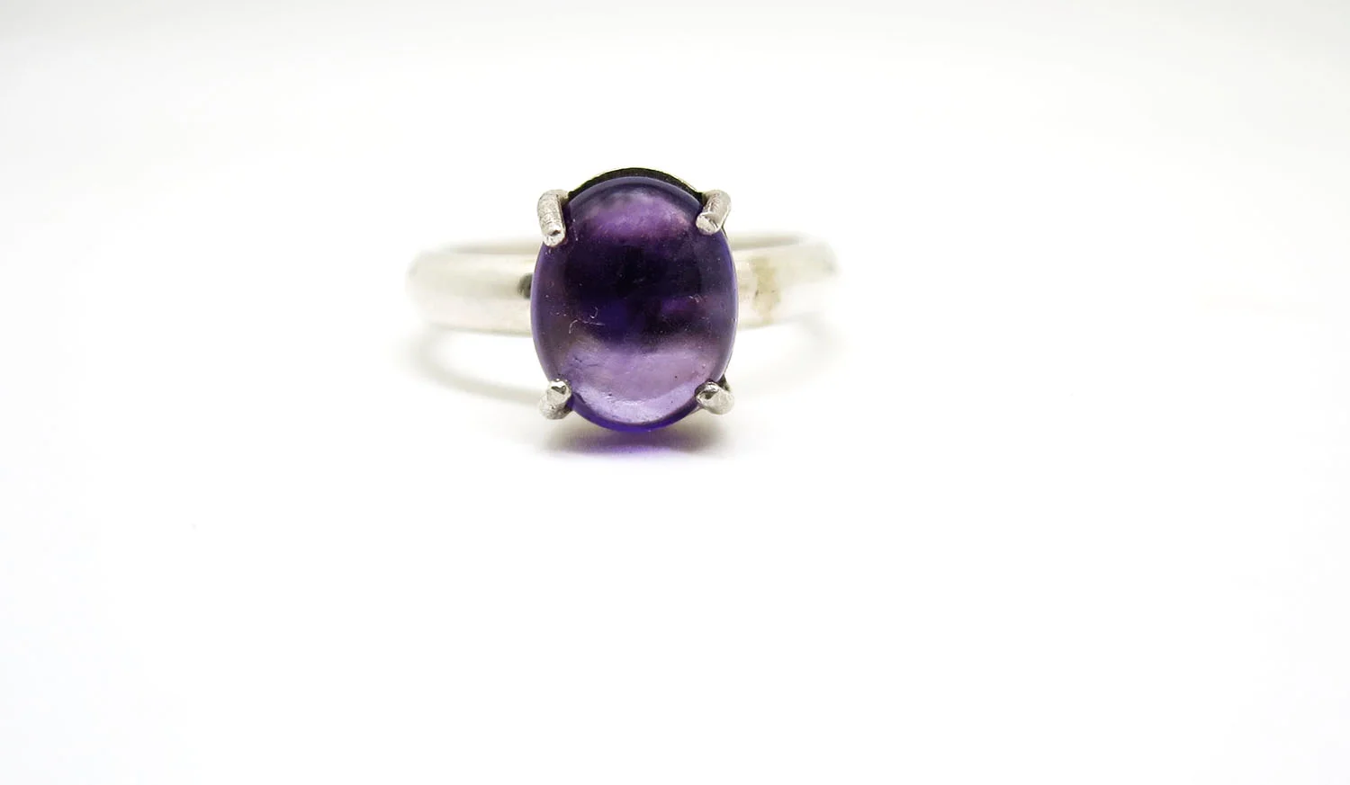 amethist on silver solitaire thick solito.jpg
