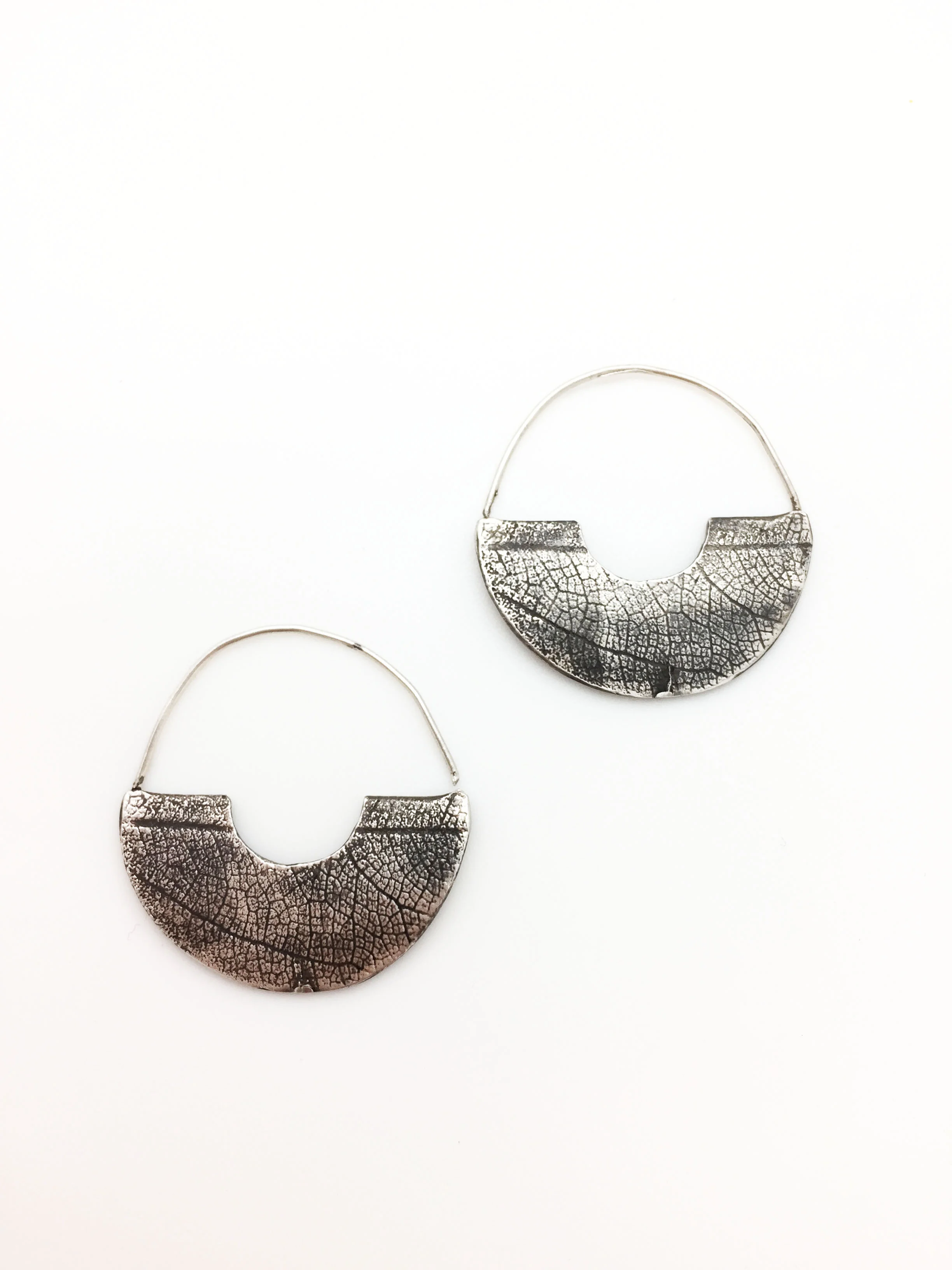 Round texture earring Silver 2.jpg