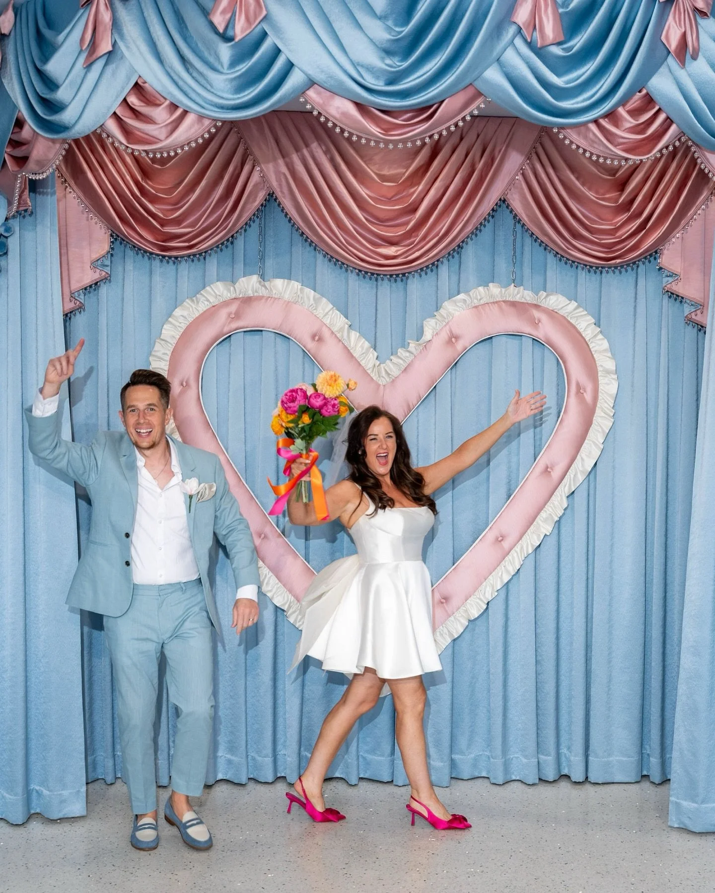 Laughs, banter, and two people who just get each other. J &amp; A&rsquo;s Sure Thing Too elopement was everything an elopement should be.

#vegaselopementphotographer #vegaselopement #surethingchapel #vegaswedding #elopementinspiration