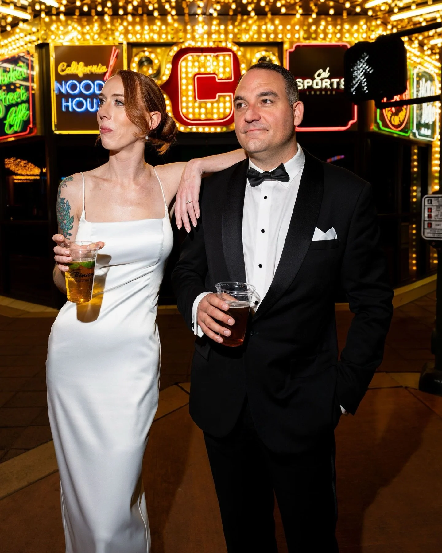 Neon lights, pizza slice, a few beers, and a drive through ceremony with Elvis

Sound to me like the makings of a perfect vow renewal 

Second shot for @forloverselopements / @thecombscreative 

#vegas #vegaselopementphotographer #vegaselopement #elo