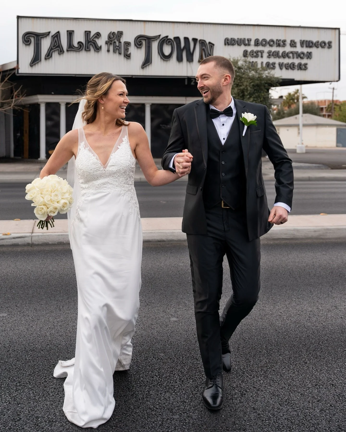 I run I run I run&hellip; to the chapel 💒

It&rsquo;s not often we get a grey day in Vegas but these two embraced the day! 

Associate shot for @katelynfayephoto