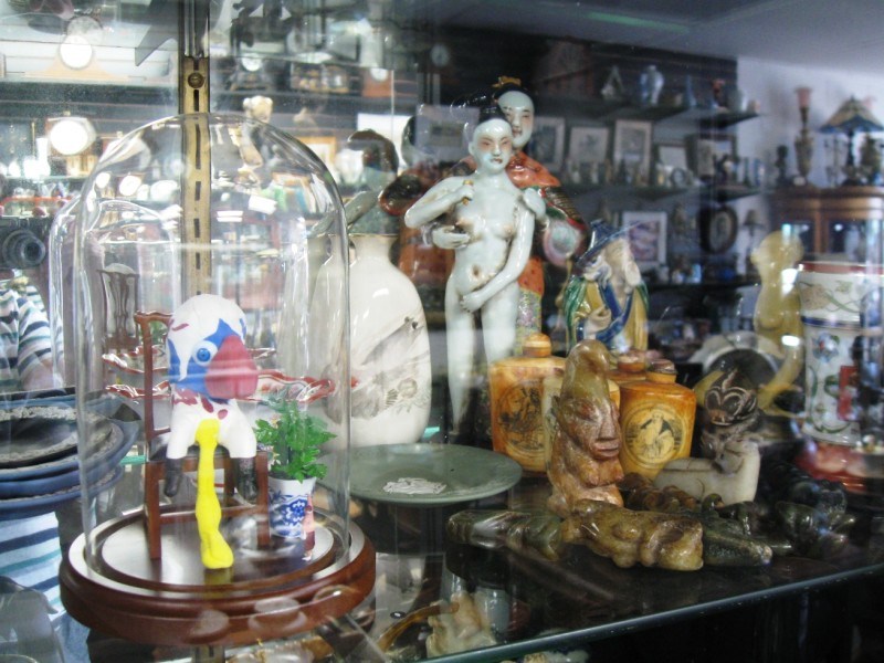 See Through at Elsie’s Watch & Repair (installation view). Image courtesy of Solar.