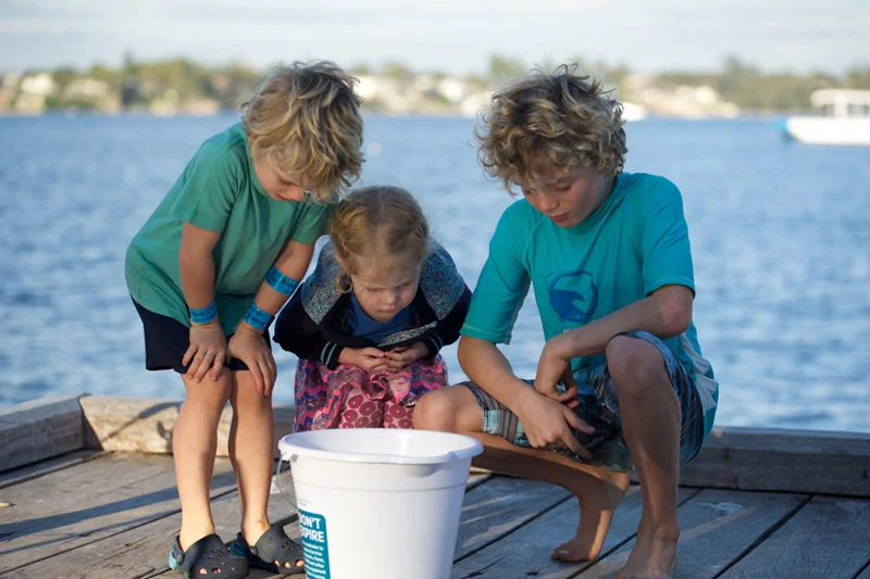 kids-looking-in-the-fishing-bucket.jpg