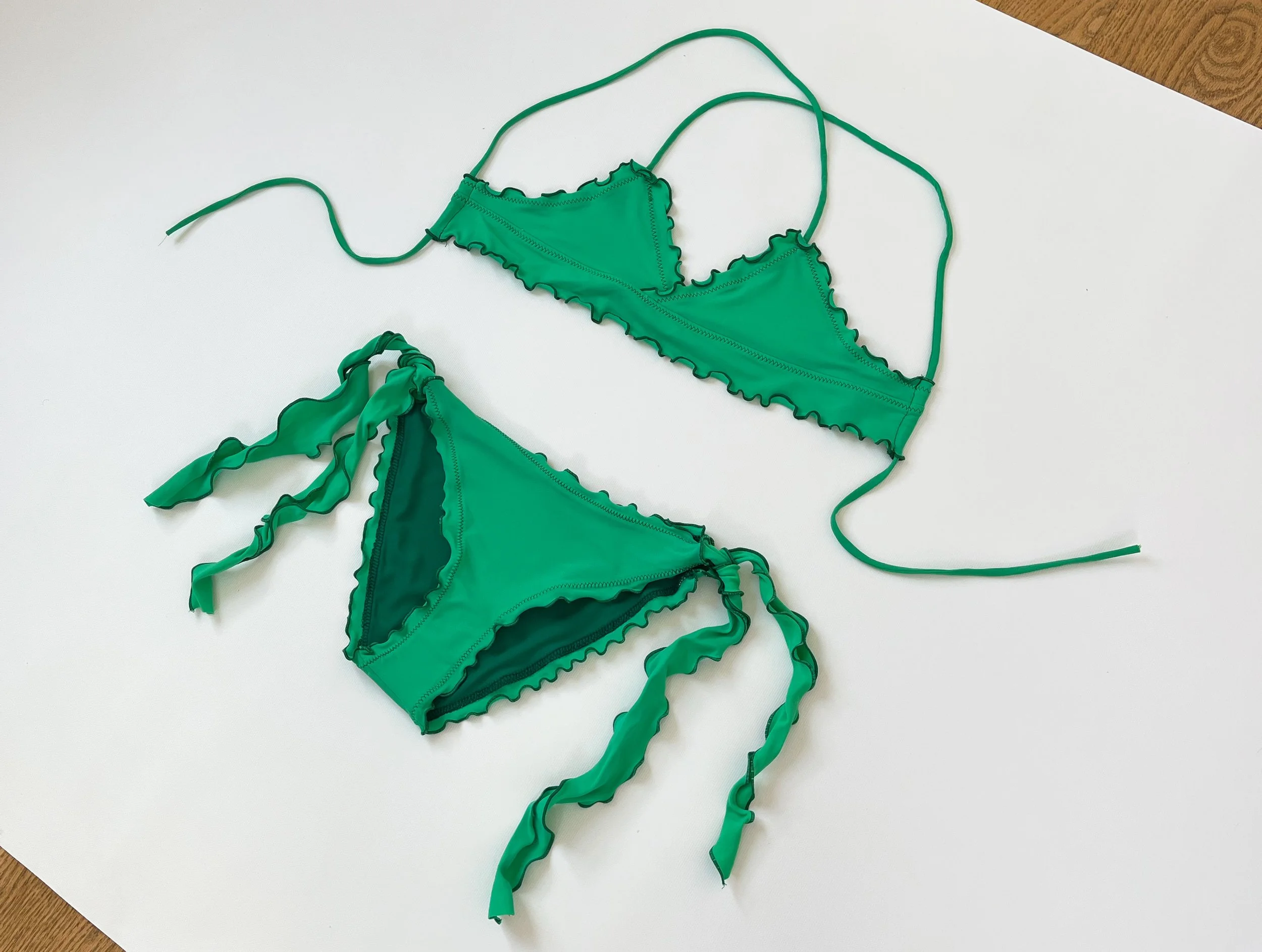 greenbikiniset.jpg