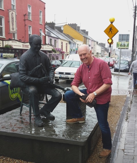 Manus and Willie Clancy having a wee chat in the rain in Milltown Malbay on 12.7.15.Thanks to Brigid Breen for the photo