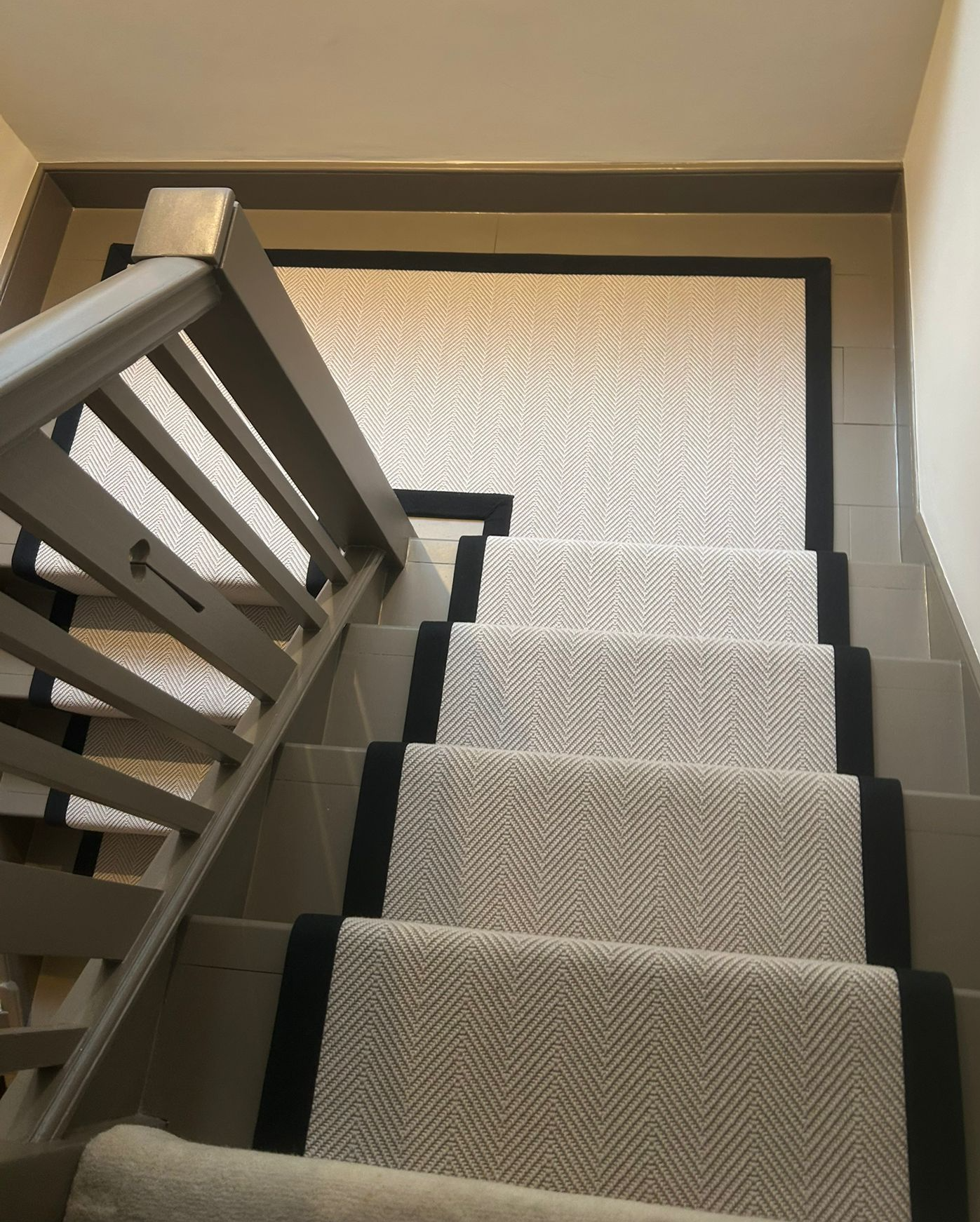 Herringbone Flatweave Stair Runner.png