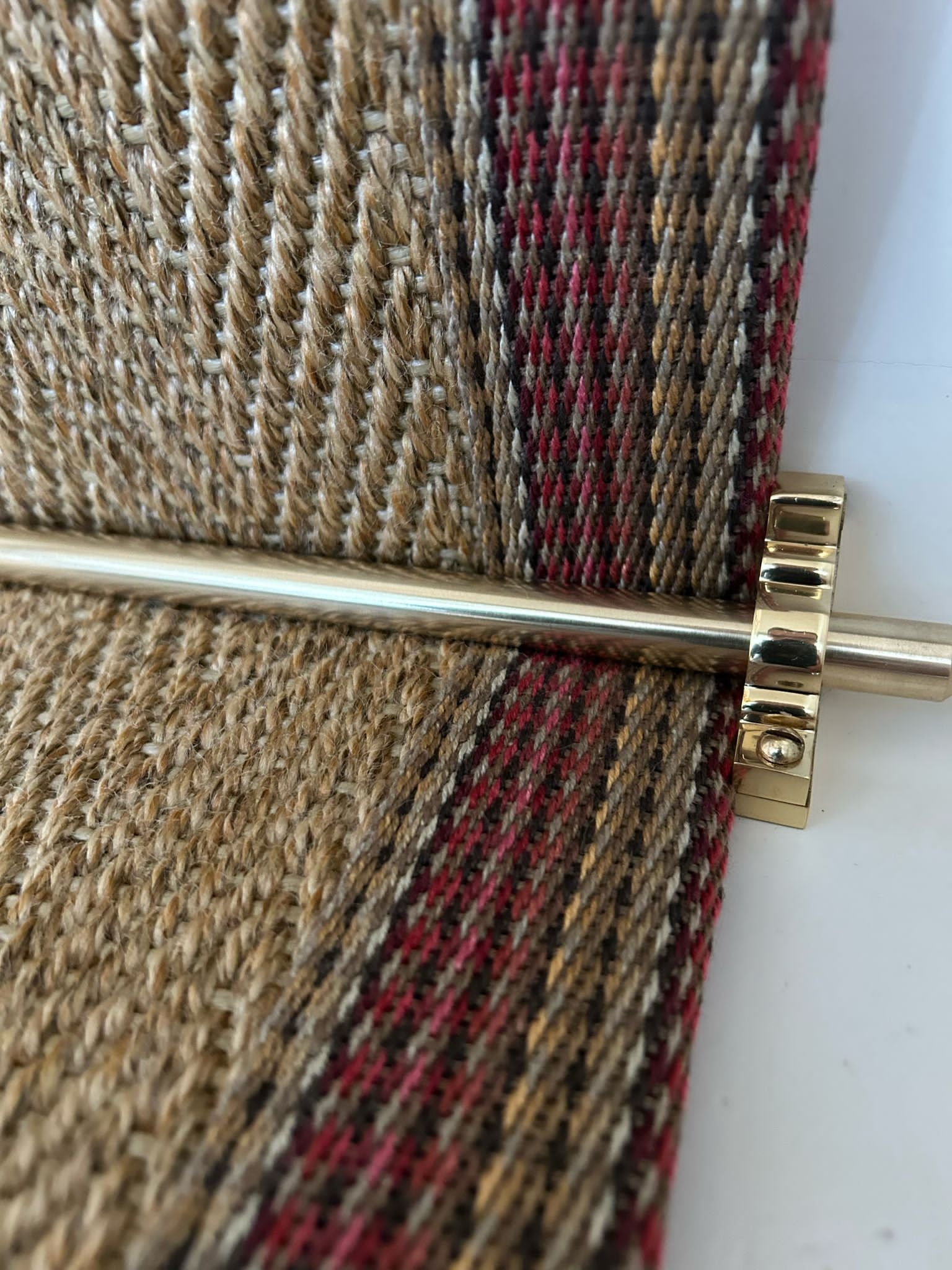 Anywhere Ca-rPET Re-set 8331 (Rainbow Rouge Binding + Lancaster Polished Brass rods)