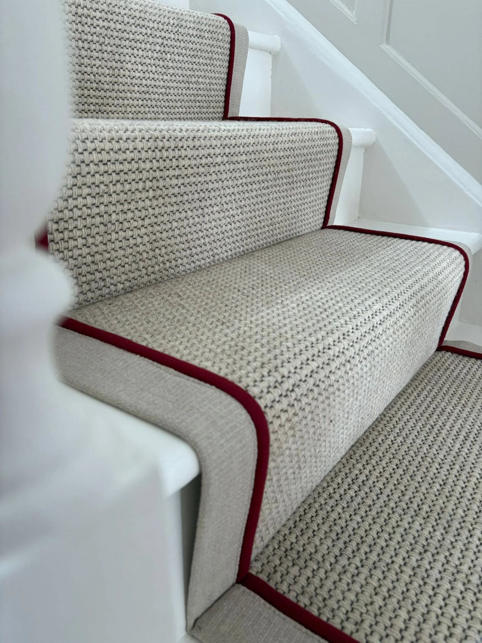 Wool Hygge - Sisu Mokka 1571 (Basketweave Contract - Oat binding with Raspberry Piping)