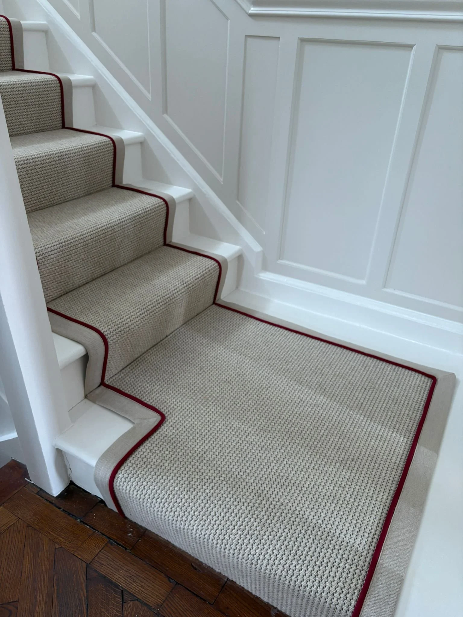 Wool Hygge - Sisu Mokka 1571 (Basketweave Contract - Oat binding with Raspberry Piping)