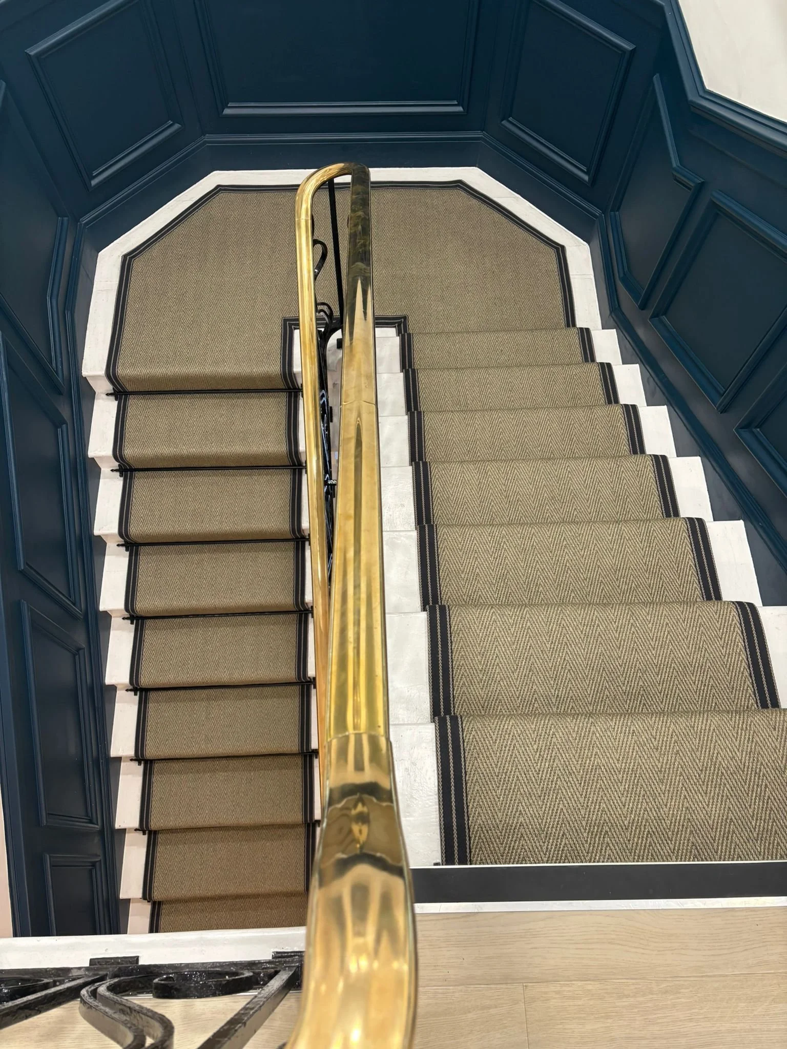 Anywhere Ca-rPET Re-affirm 8330 (Durbury A - Selkirk binding)