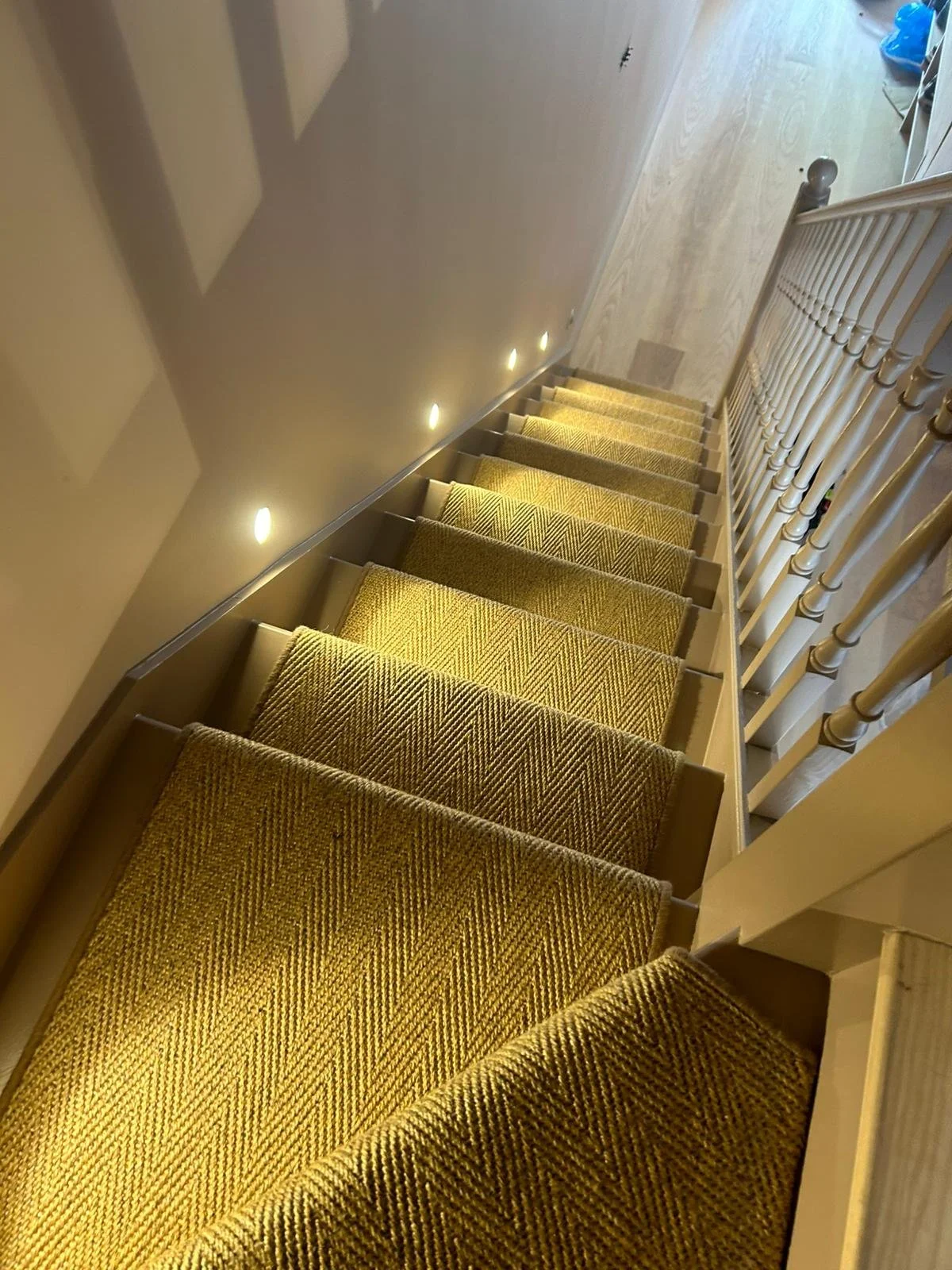 Anywhere Ca-rPET Re-act 8332 (Whipped edge)