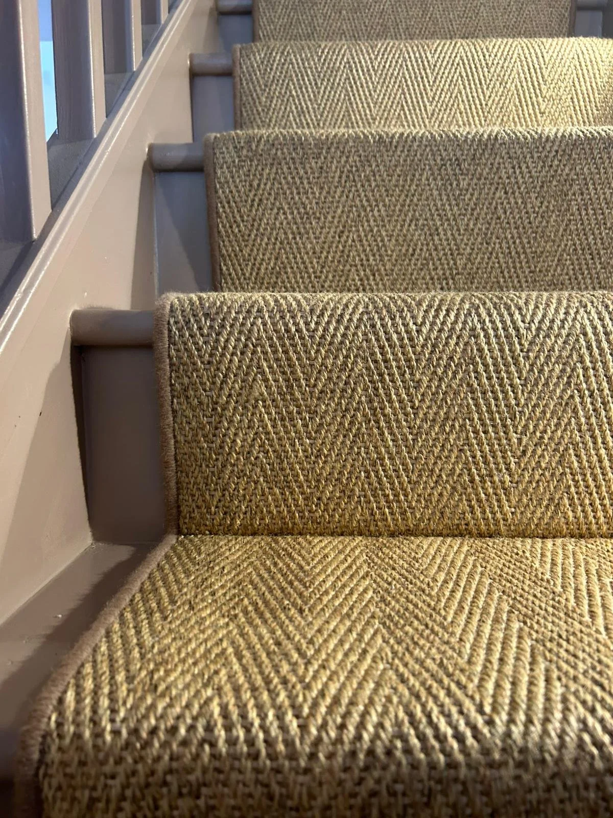 Anywhere Ca-rPET Re-act 8332 (Whipped edge)