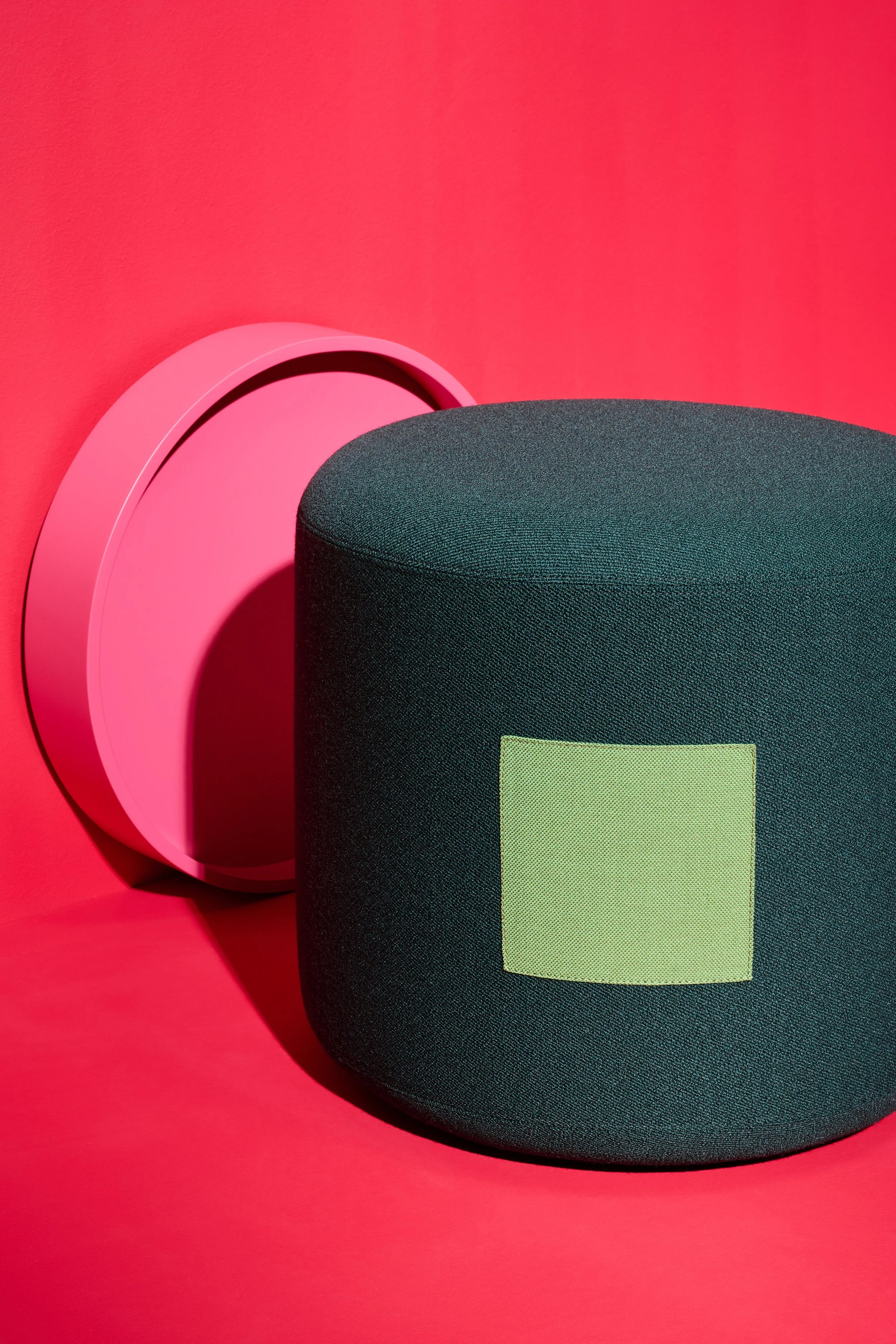 ayaka-moebel-hocker-bänke-forest green-tablett-watermelon-schoenbuch-2.jpg