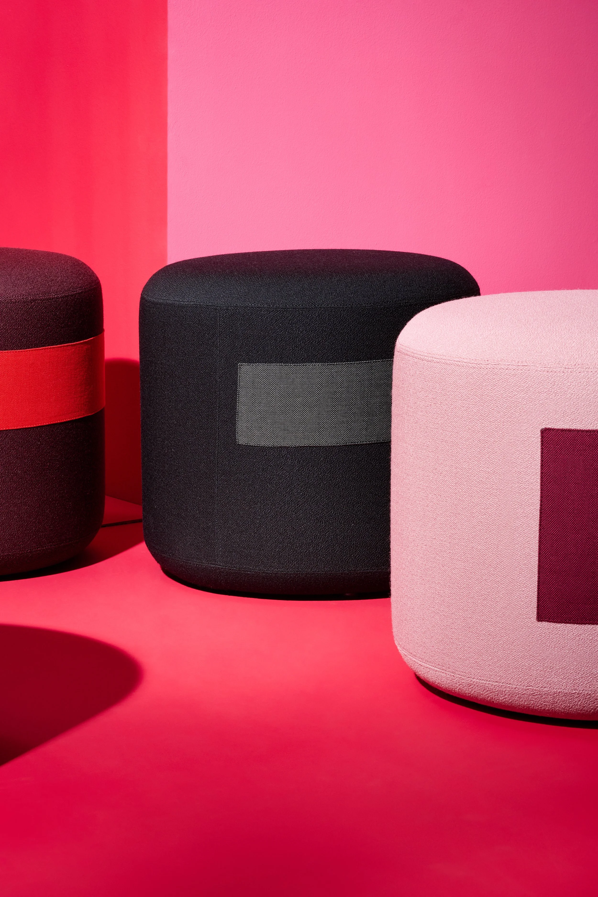ayaka-moebel-hocker-bänke-blush-black currant-slate black-schoenbuch-1.jpg