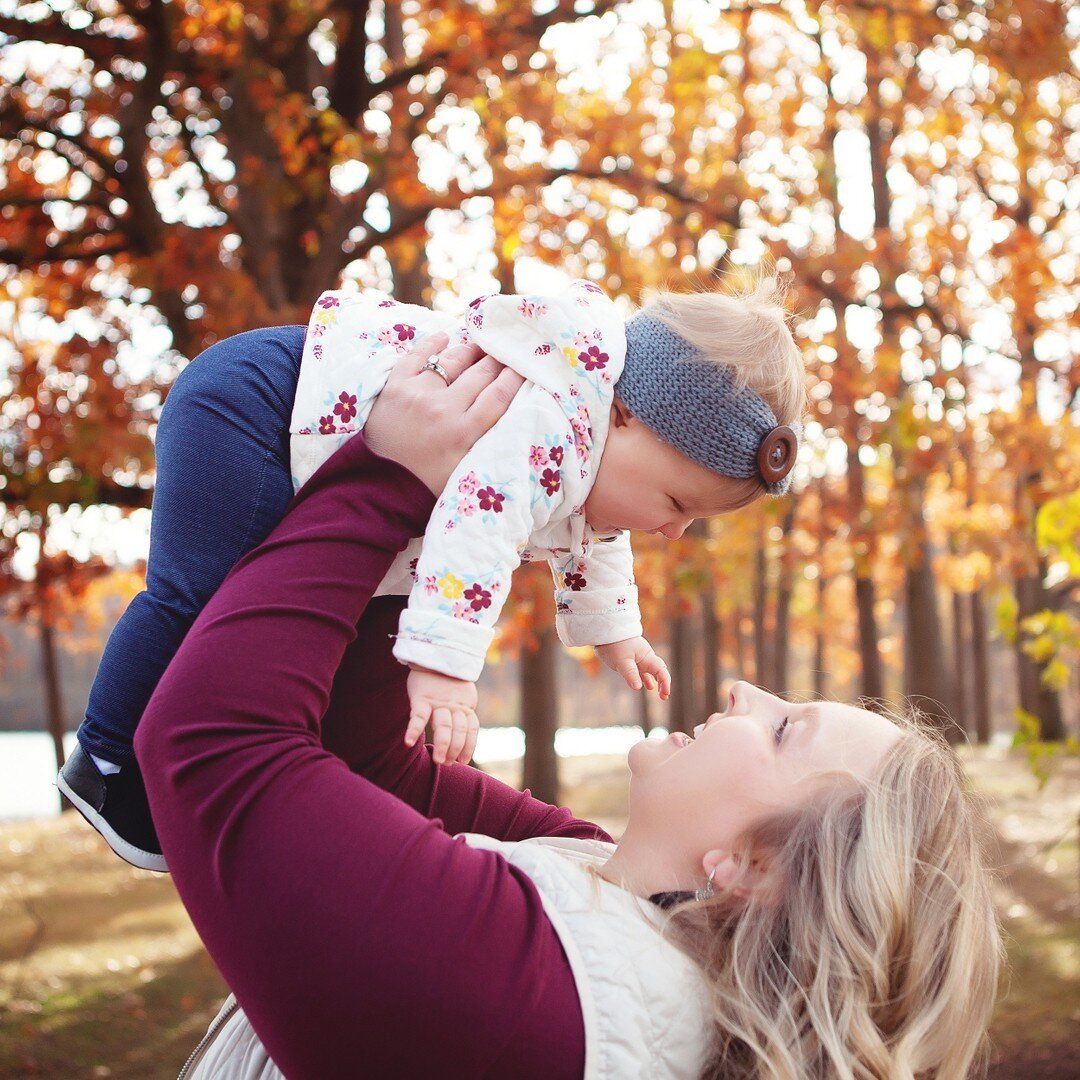 For as much as I complain about Ohio winters, I don't think I'd want to live in a place that doesn't have the changing colors of autumn. 🍁​​​​​​​​
​​​​​​​​
#taracarmanphotography #fallfamilyportraits #autumnpictures #clevelandphotographer #akronfami