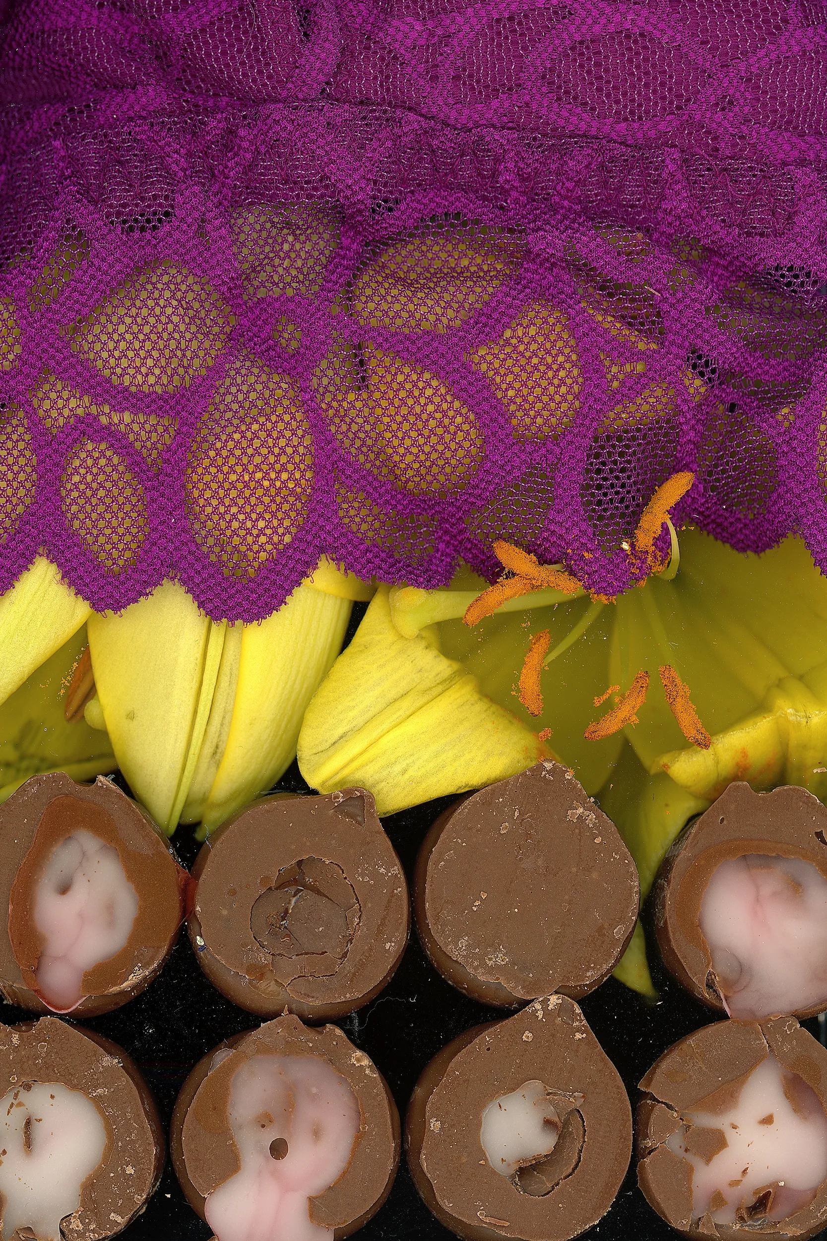 victoria marie bee,&nbsp;eating is a small, good thing in a time like this (II),&nbsp;2017[click on image for fullscreen]