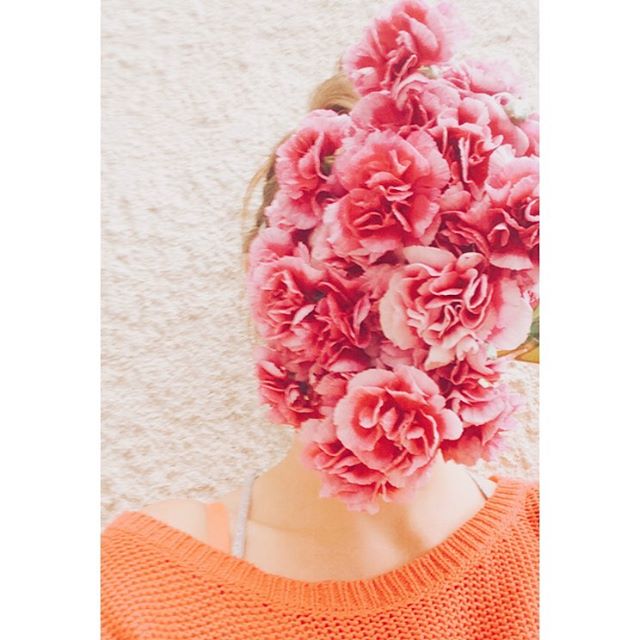 🌺🌸🌺🌸💋more new work & photography & things coming soon! be sure to sign up for my newsletter, via my website that needs to be updated, haha, for the latest: been working on collabs, new printing techniques, event photos, polishing up drawing skills, writing lots of things again, & lots of artworks - but also in midst of some life things & will be not posting for awhile here ✨ (this is just an iPhone selfie, that I guess is blurry but I couldn’t see the camera... 😉)
.
.
.
#badphotographer #selfie #magritte #pinkcarnations #carnations #thisfiltermakesmelooktan #art #writing #movingisntforbooksorart #grief #loss #death #selfcare #chchchanges #photography #letterpress #arts #VMBEE #moresoon #catchyaontheflipside #seeyoulateralligator #afterawhilecrocodile #xo