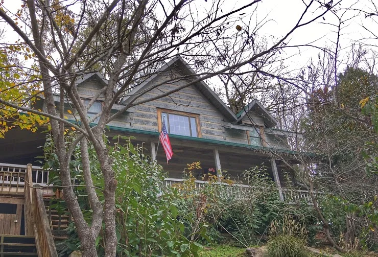Cabin in the Cove (3).JPG