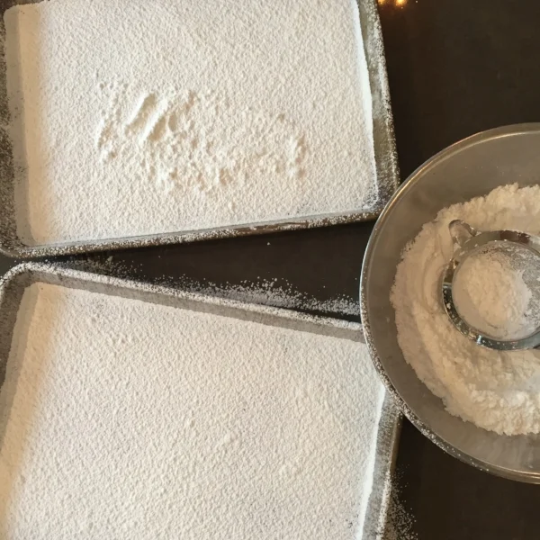 It is important to completely cover your pan with coating mix before spreading out your marshmallows.