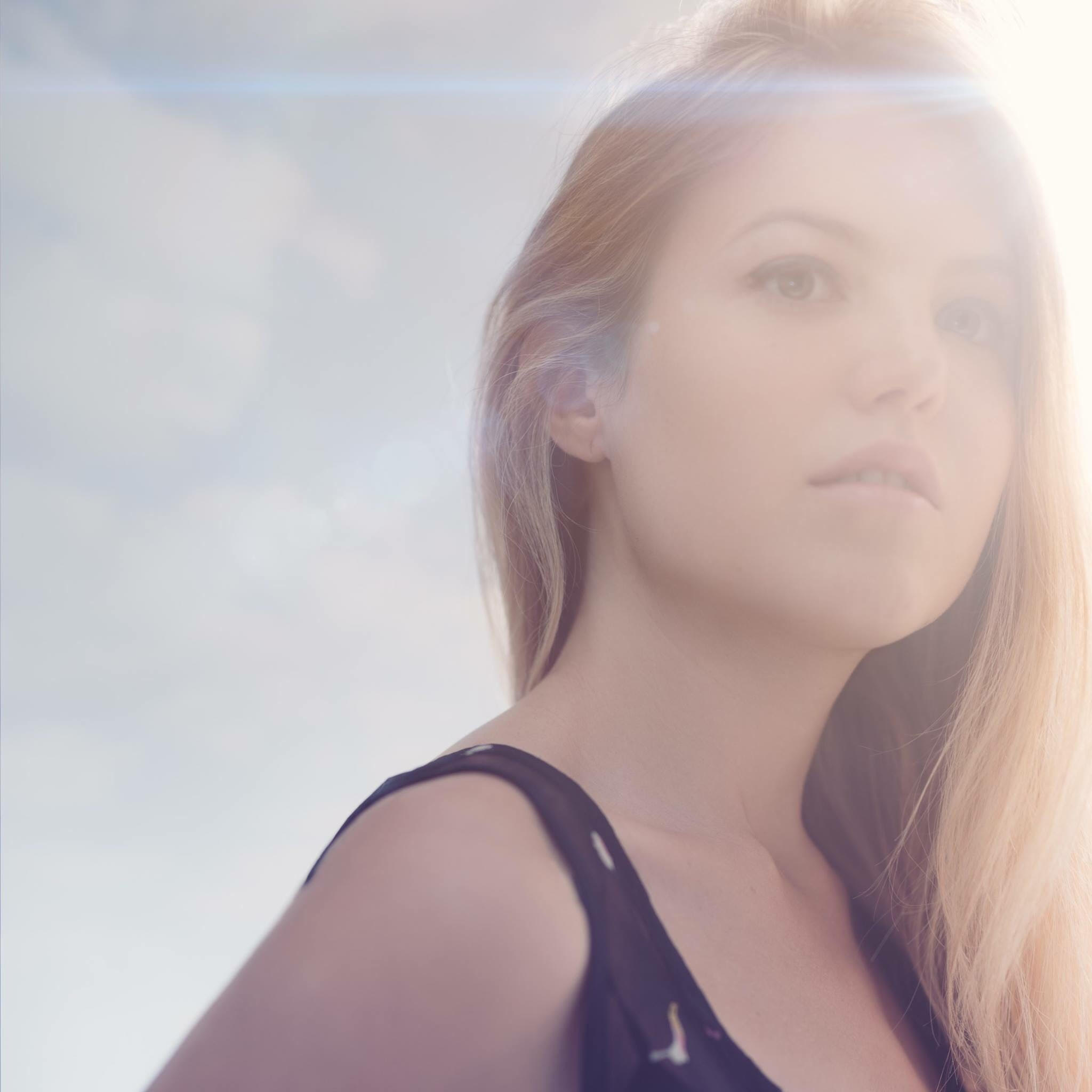 Natalí Castillo is a singer-songwriter from Buenos Aires, Argentina based in Madrid, Spain. In 2012, she released her debut album New Road.