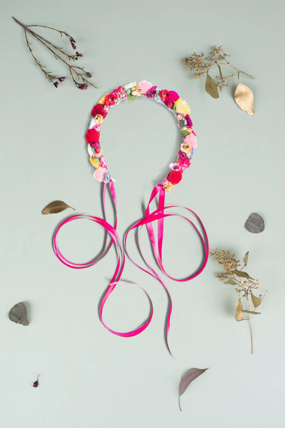 We-Are-Flowergirls_ConstantlyK_POMPOM-Crown-constantly-pink-€89.jpg