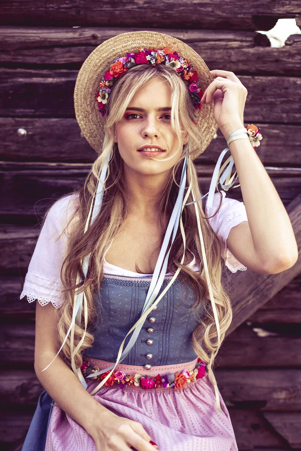 We-Are-Flowergirls-Country-Collection-Flowercrown-Sophiechen-€99,–Boater-Hat-€46,–7.jpg