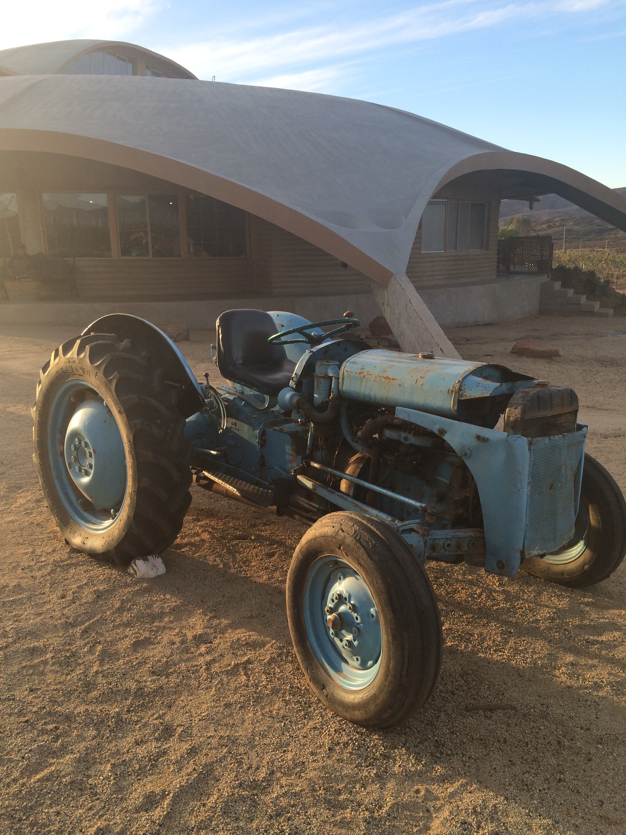BTK ON TOUR: The Old Blue Tractor at Alxemia