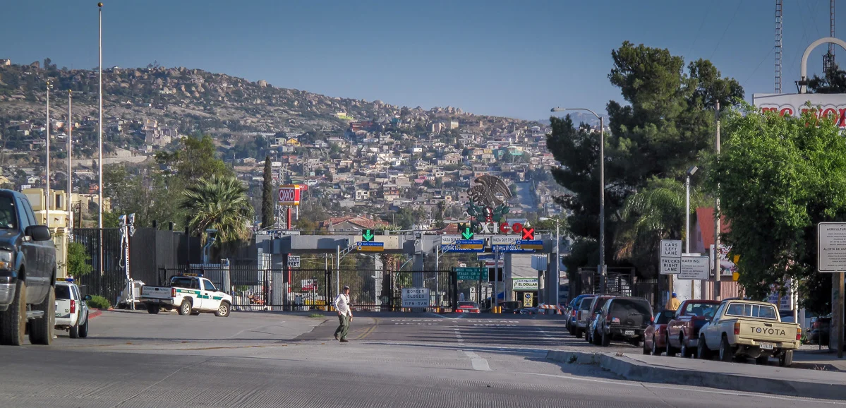 Tecate_Border_Crossing_Southbound.jpg