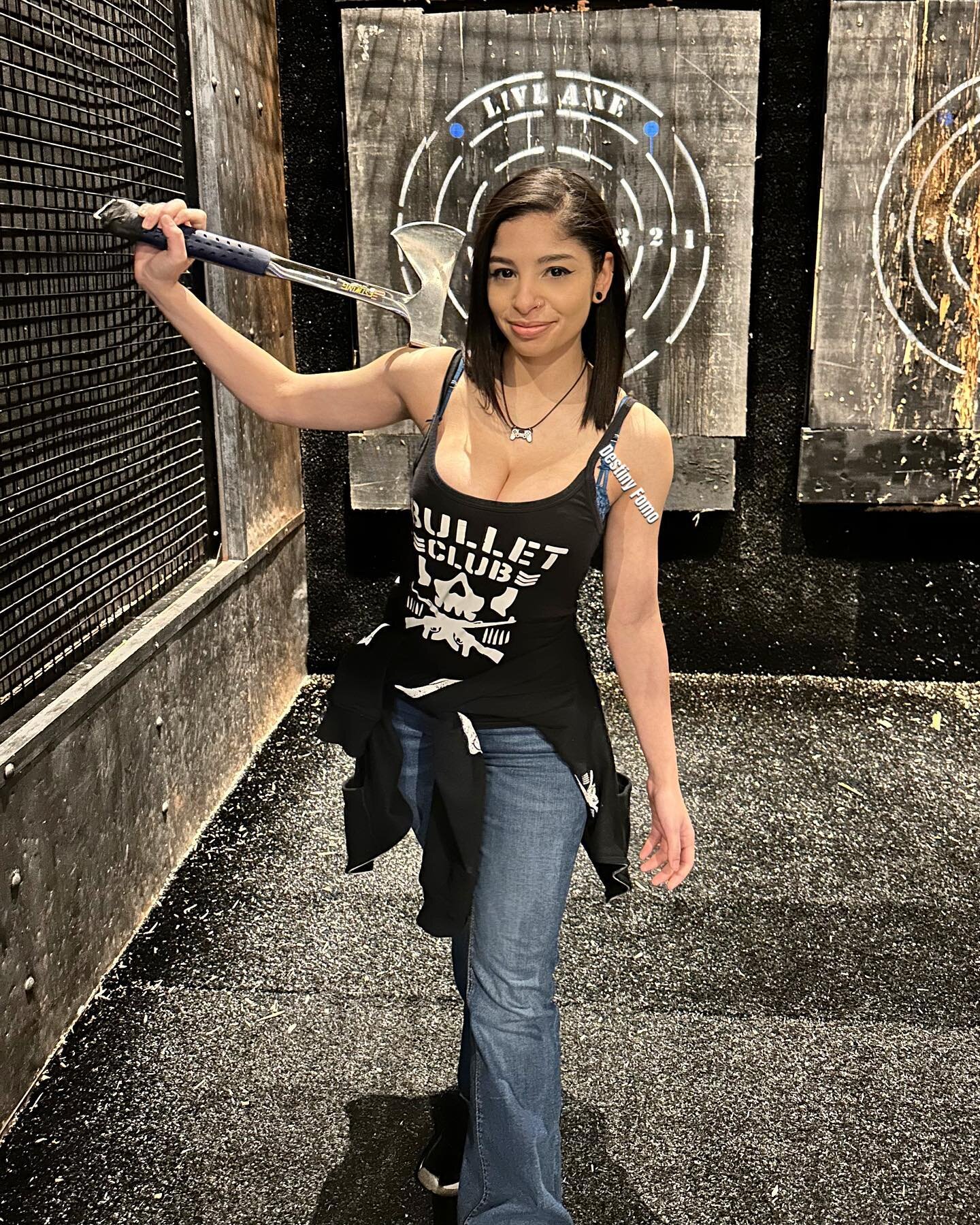 Had a blast Axe throwing yesterday! Slide to see me throw, have you ever tried this ? #axethrowing #twitch #nyc streamer #destinyfomo