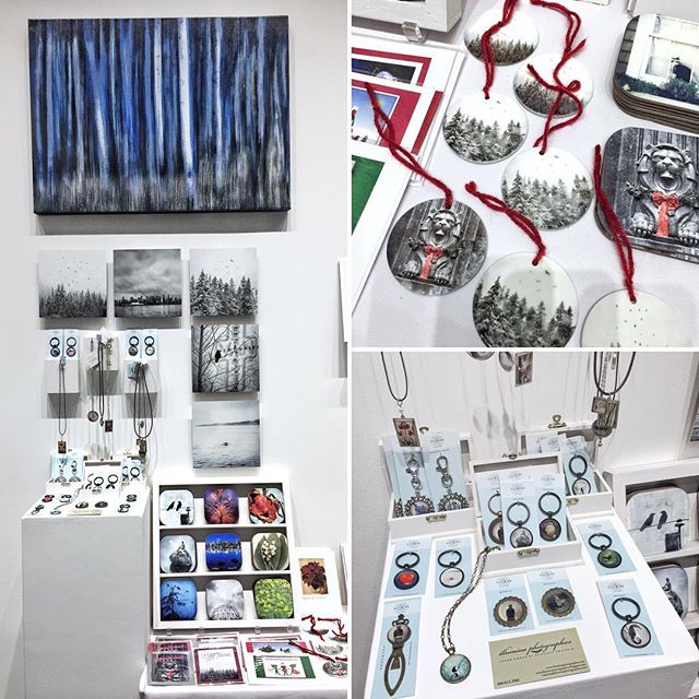 Just restocked today @seymourartgallery In #deepcove !
Photo keychains, more pendants, porcelain photo ornaments and more!
The Winter Gift Gallery is on now until Dec 24 chock full of beautiful local handmade goodness ❤️.
#seymourartgallery #vancouve