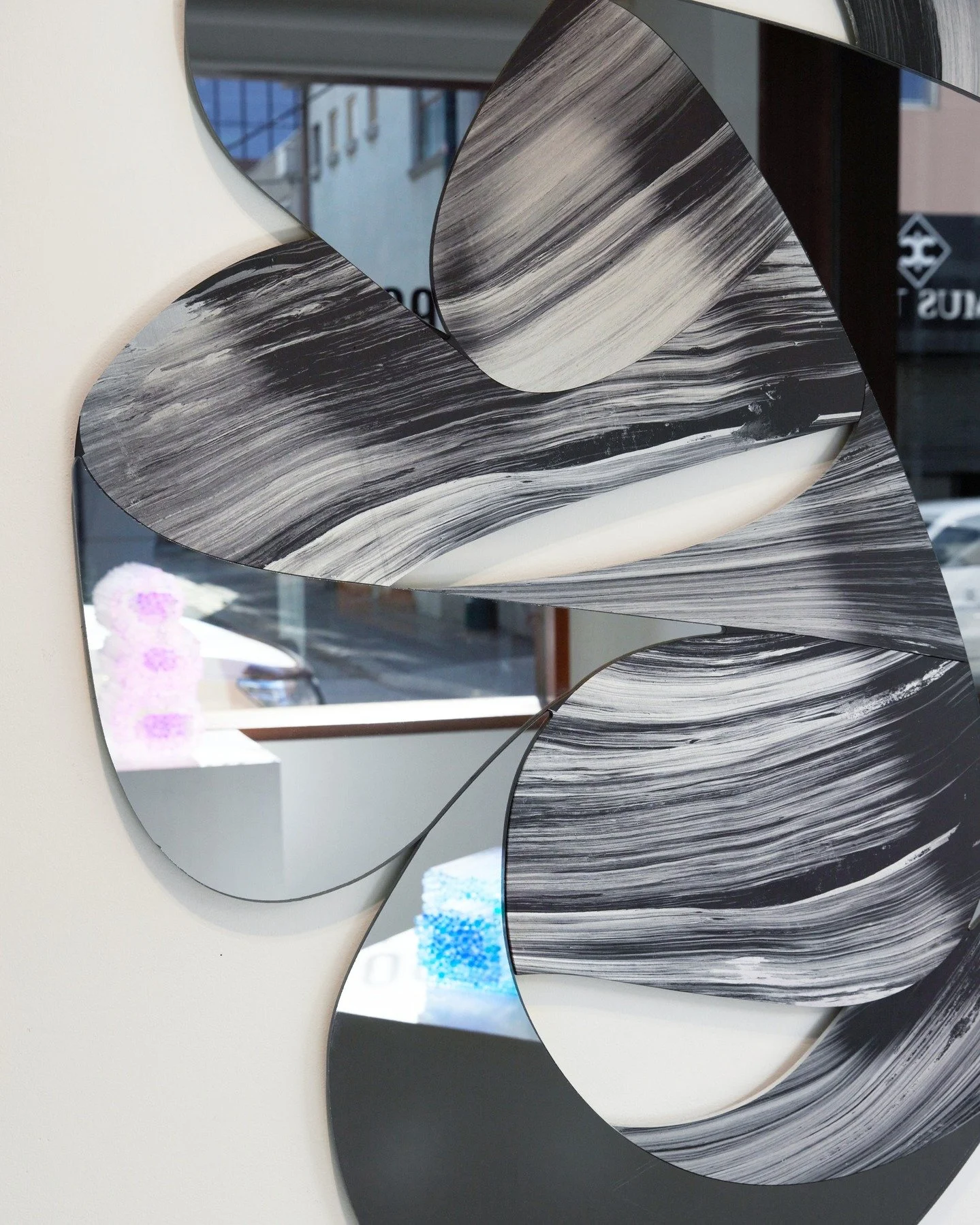 Creamy goodness of Time is Queer, Place is present... Gradients reflected. 
Showing now @sophiegannongallery 

Made with @canberraglassworks